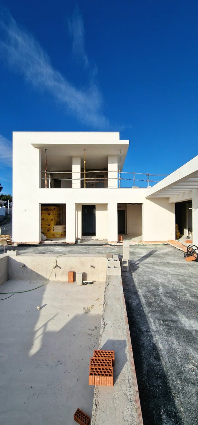 Villa en construcción de lujo y estilo moderno con preciosas vistas al mar en Moraira.