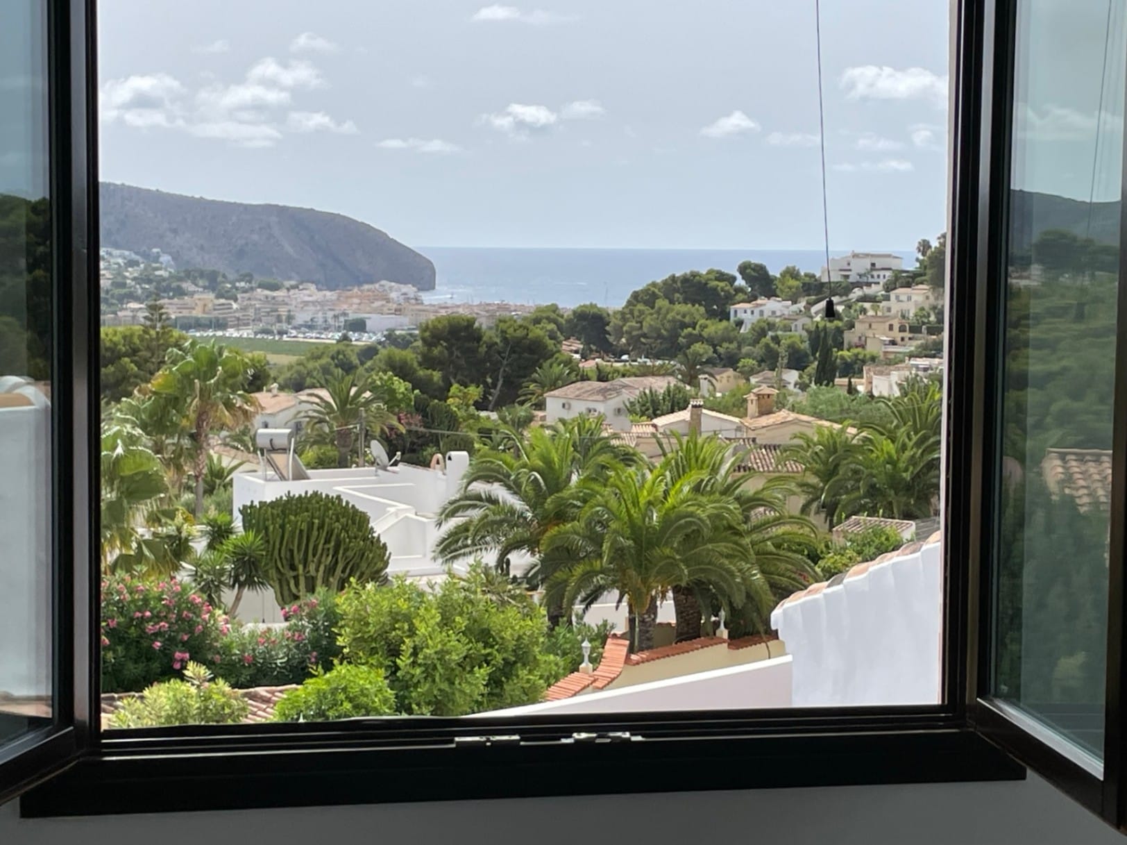 Preciosa villa en venta de estilo mediterráneo con vistas en Moraira
