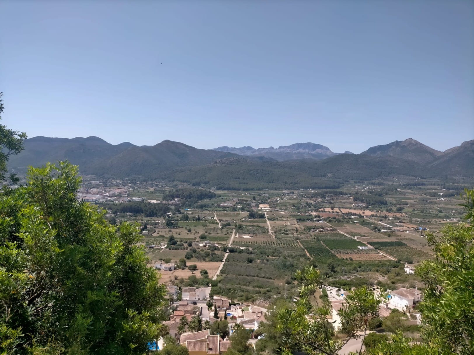 Terreno en venta en Jalón, Alicante - 600 m² orientado al sur