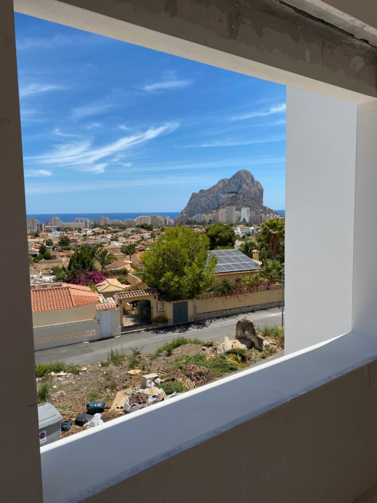 Villa de lujo y estilo moderno con vistas al mar y al Peñón en Calpe