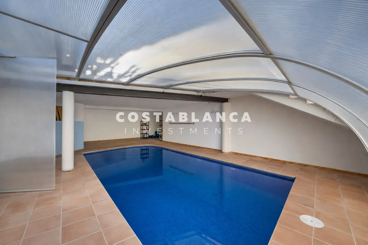 Villa avec vue sur mer et piscine couverte à vendre sur la côte de Benissa