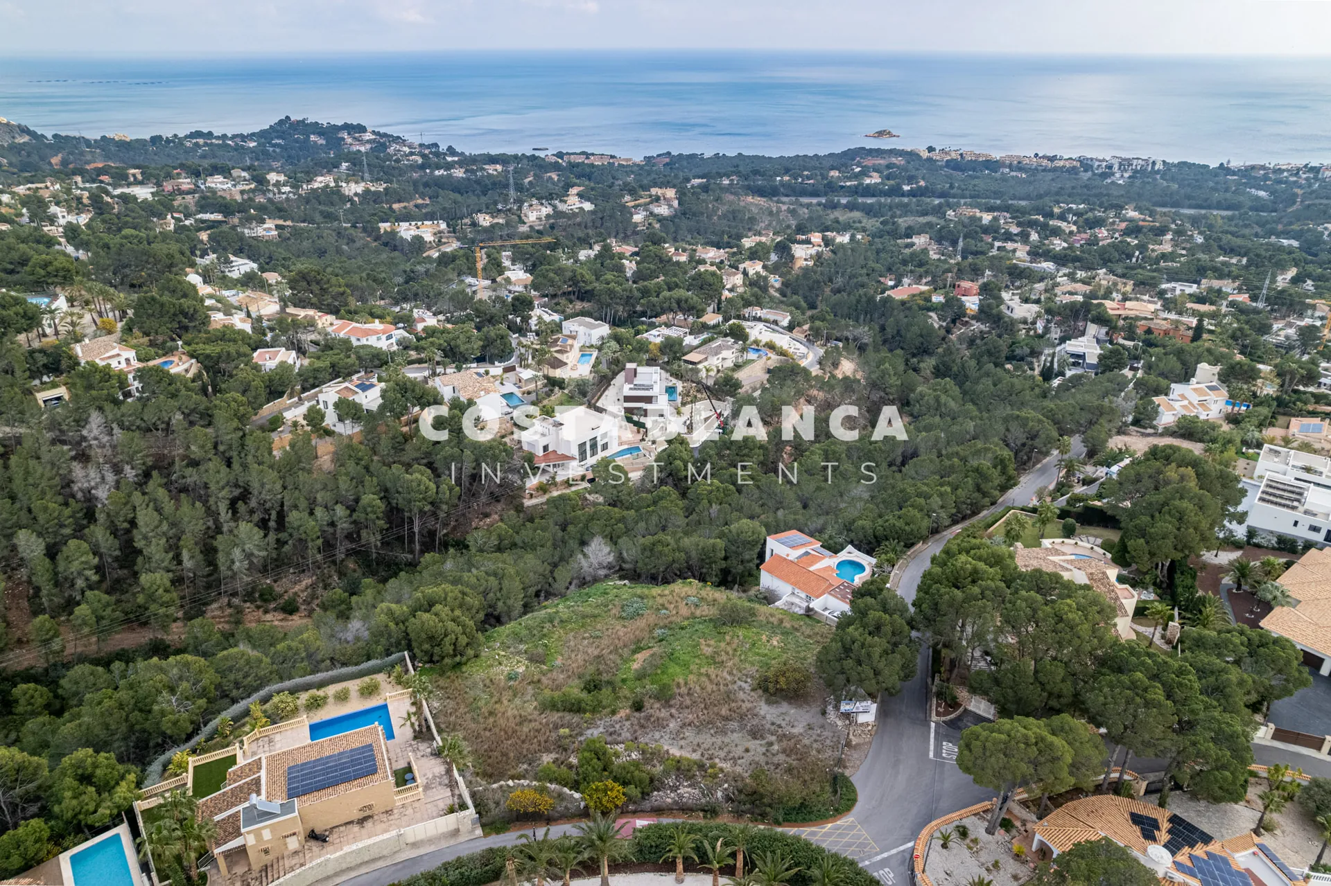 Prime perceel van 3300m2 met uitzicht op zee te koop in Altea La Vella