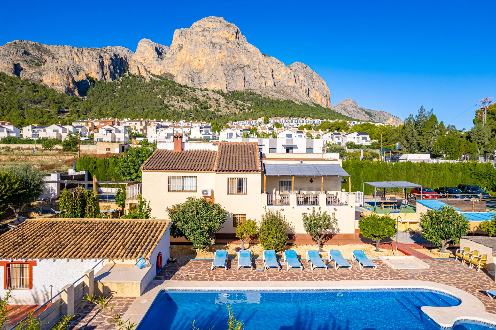 Spacious Villa With Sports Areas, Guest Apartment for sale in Polop