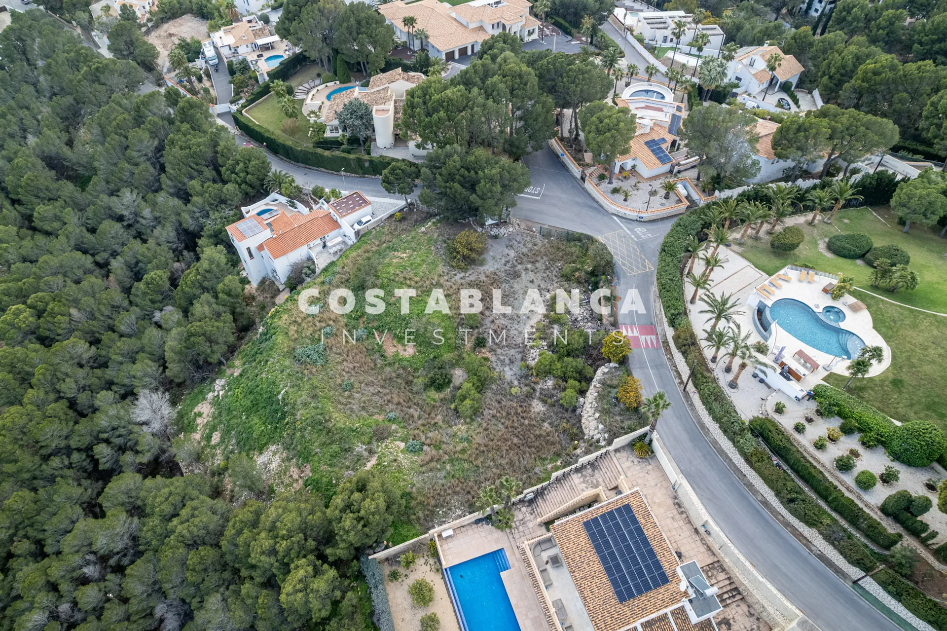 Prime perceel van 3300m2 met uitzicht op zee te koop in Altea La Vella