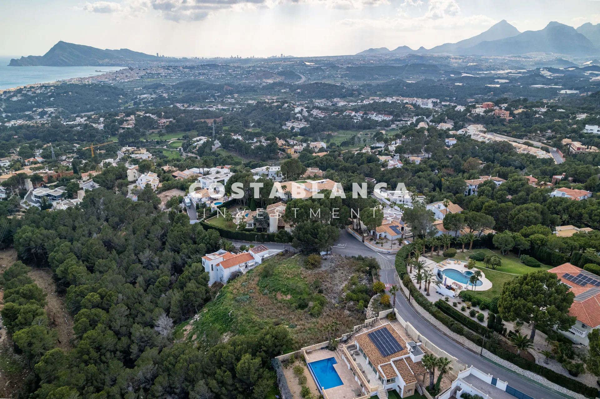 Prime perceel van 3300m2 met uitzicht op zee te koop in Altea La Vella