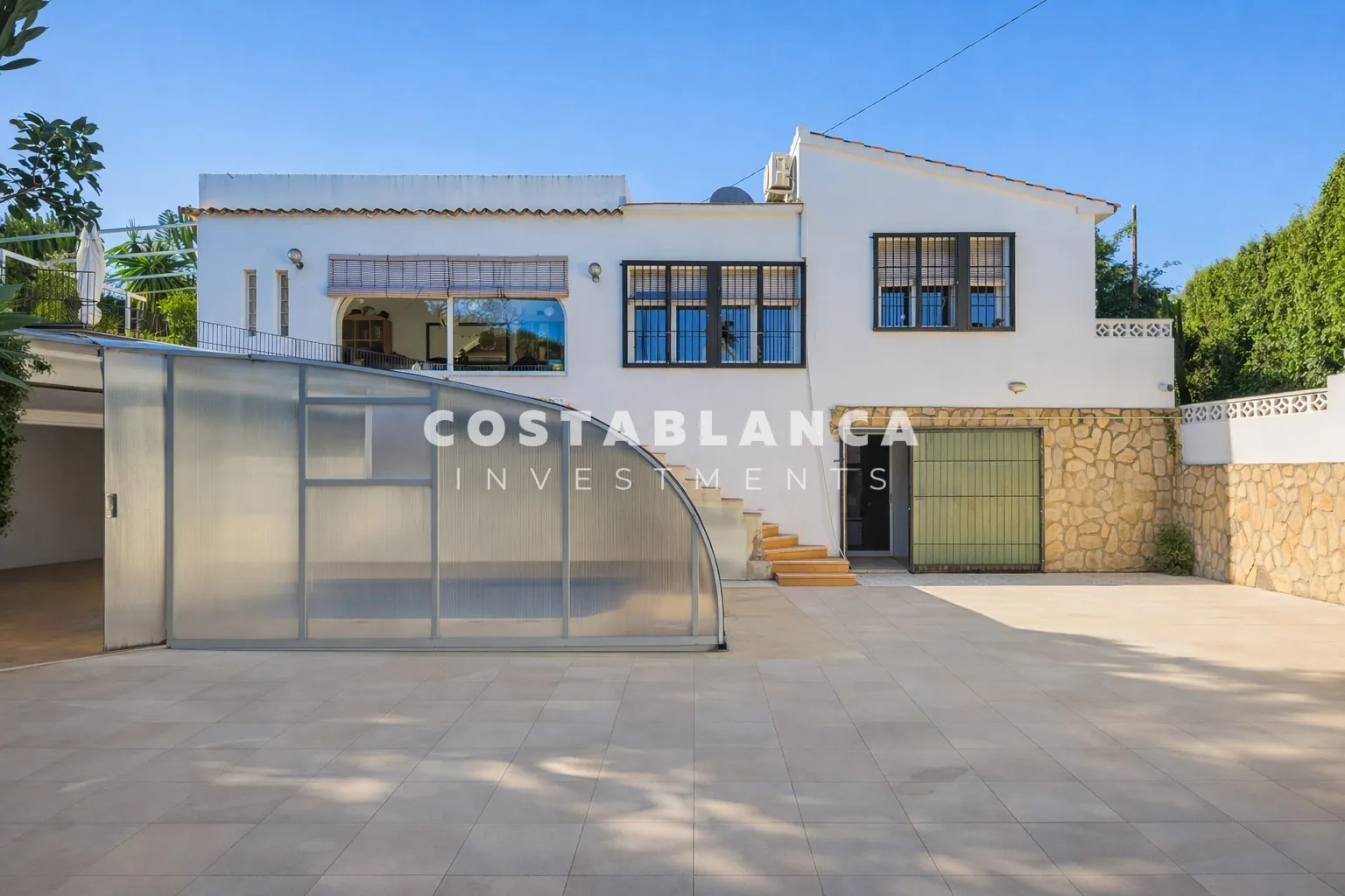 Villa avec vue sur mer et piscine couverte à vendre sur la côte de Benissa