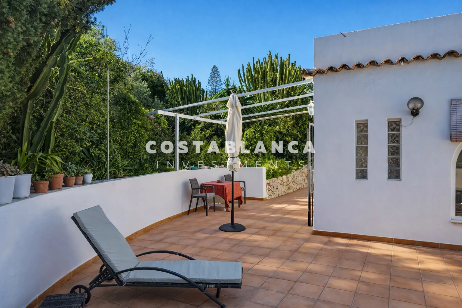 Villa avec vue sur mer et piscine couverte à vendre sur la côte de Benissa