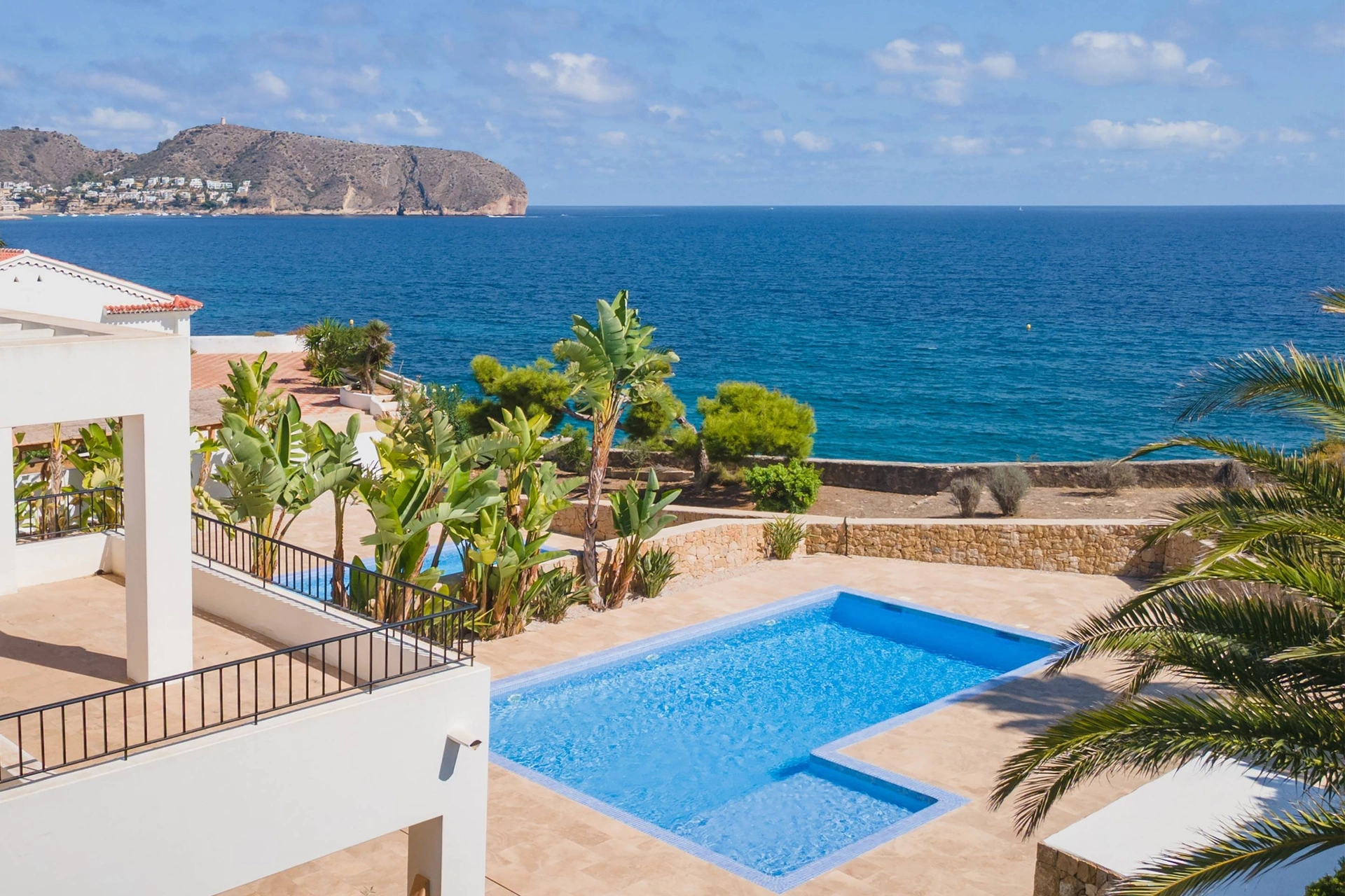 Villa Andrago Contemporary Mediterranean Frontline Residence for sale in Moraira
