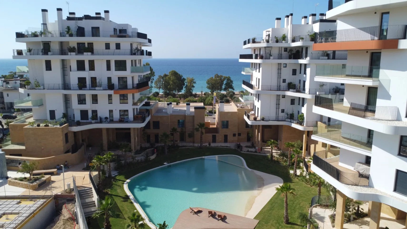 Top-Floor Luxury Apartment with Rooftop Pool for sale in Villajoyosa