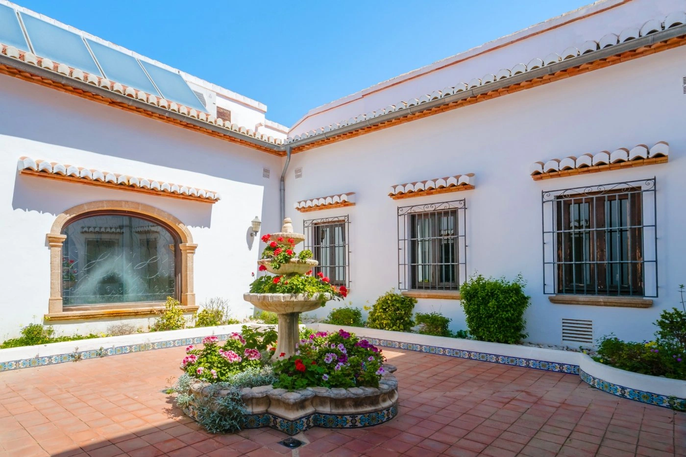 Grote villa met gastenverblijf in Jávea en perceel 5.835m2