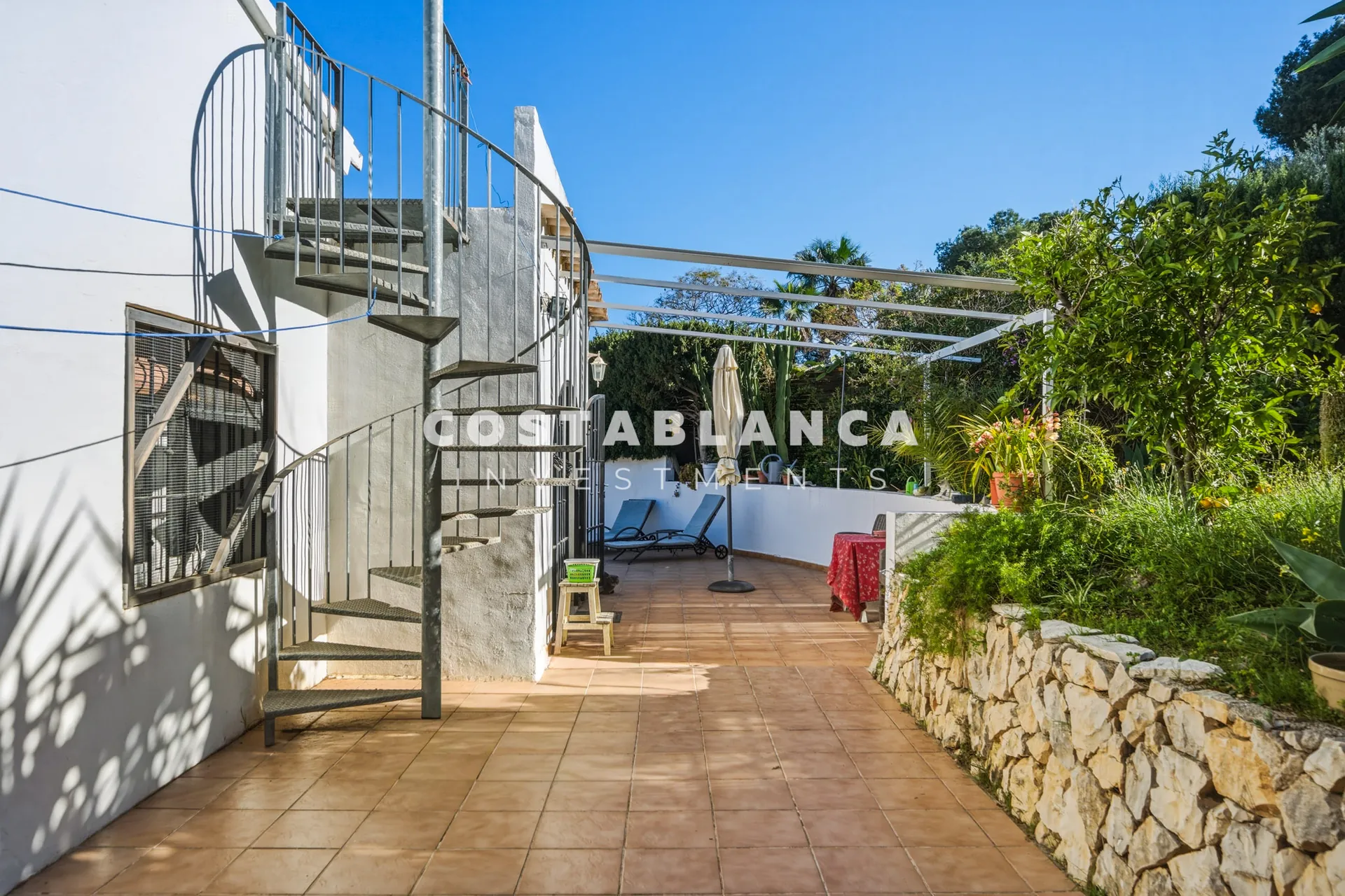 Villa avec vue sur mer et piscine couverte à vendre sur la côte de Benissa
