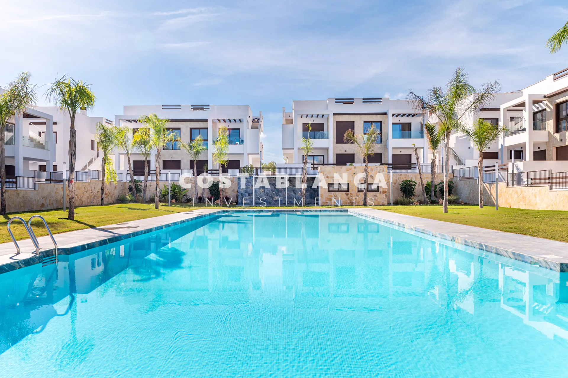 Ready-to-Move Contemporary Living Near Beaches and Golf in Torrevieja