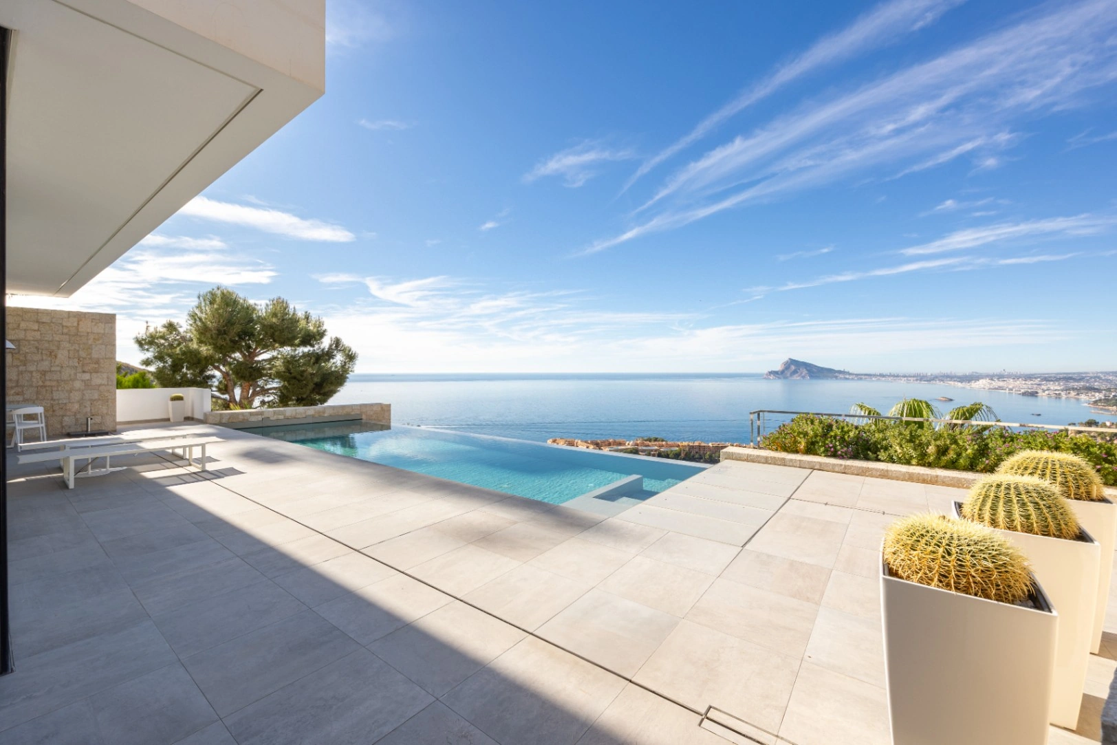 Villa moderna con vistas al mar en venta en Altea