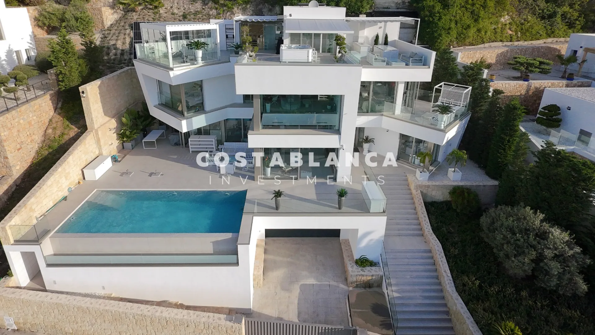 Contemporary Designer Villa with Infinity Pool and Smart Home Technology in Moraira