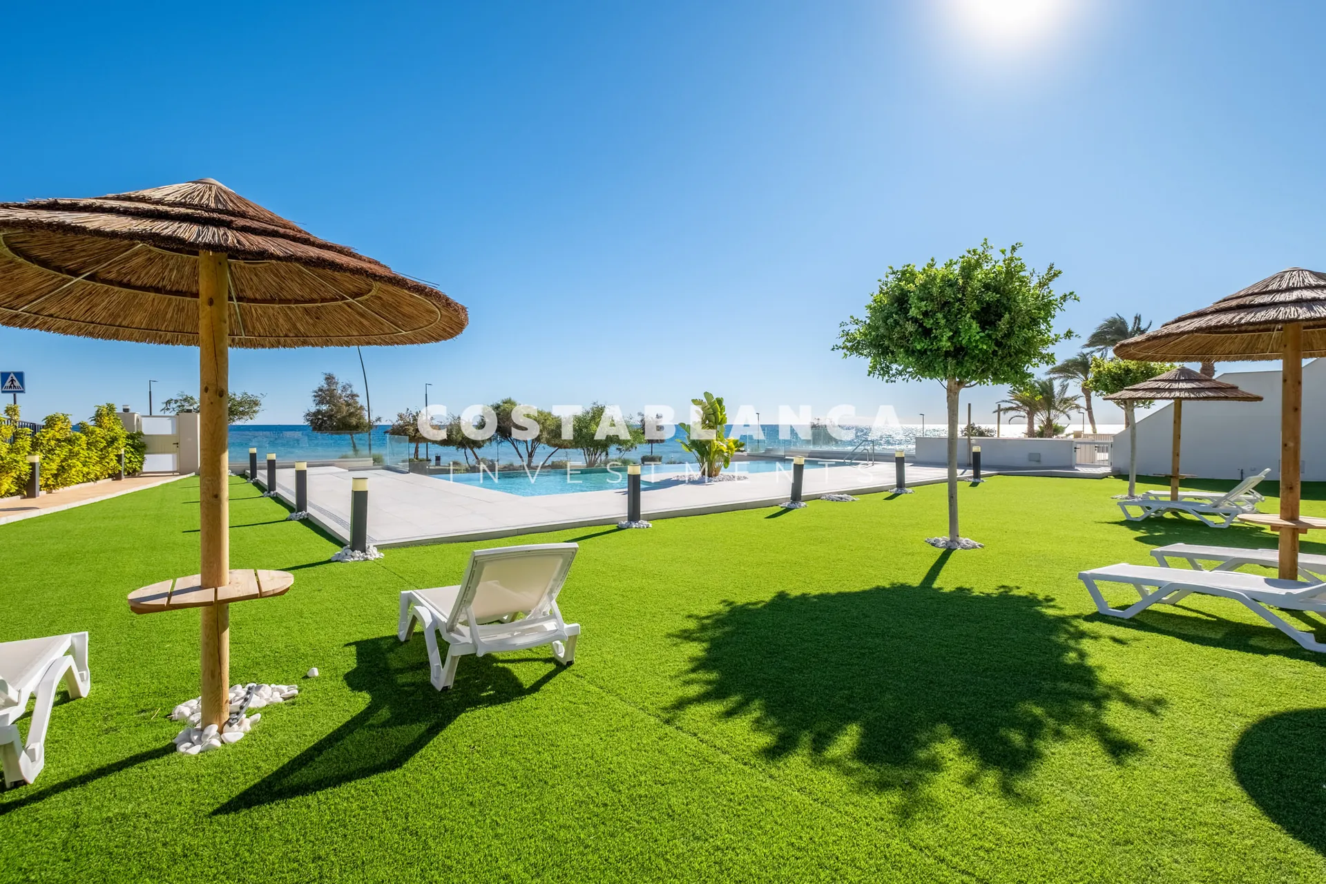 Wyjątkowe mieszkanie na pierwszej linii w rejonie Morza Śródziemnego z panoramicznym widokiem na morze na sprzedaż w Villajoyosa.