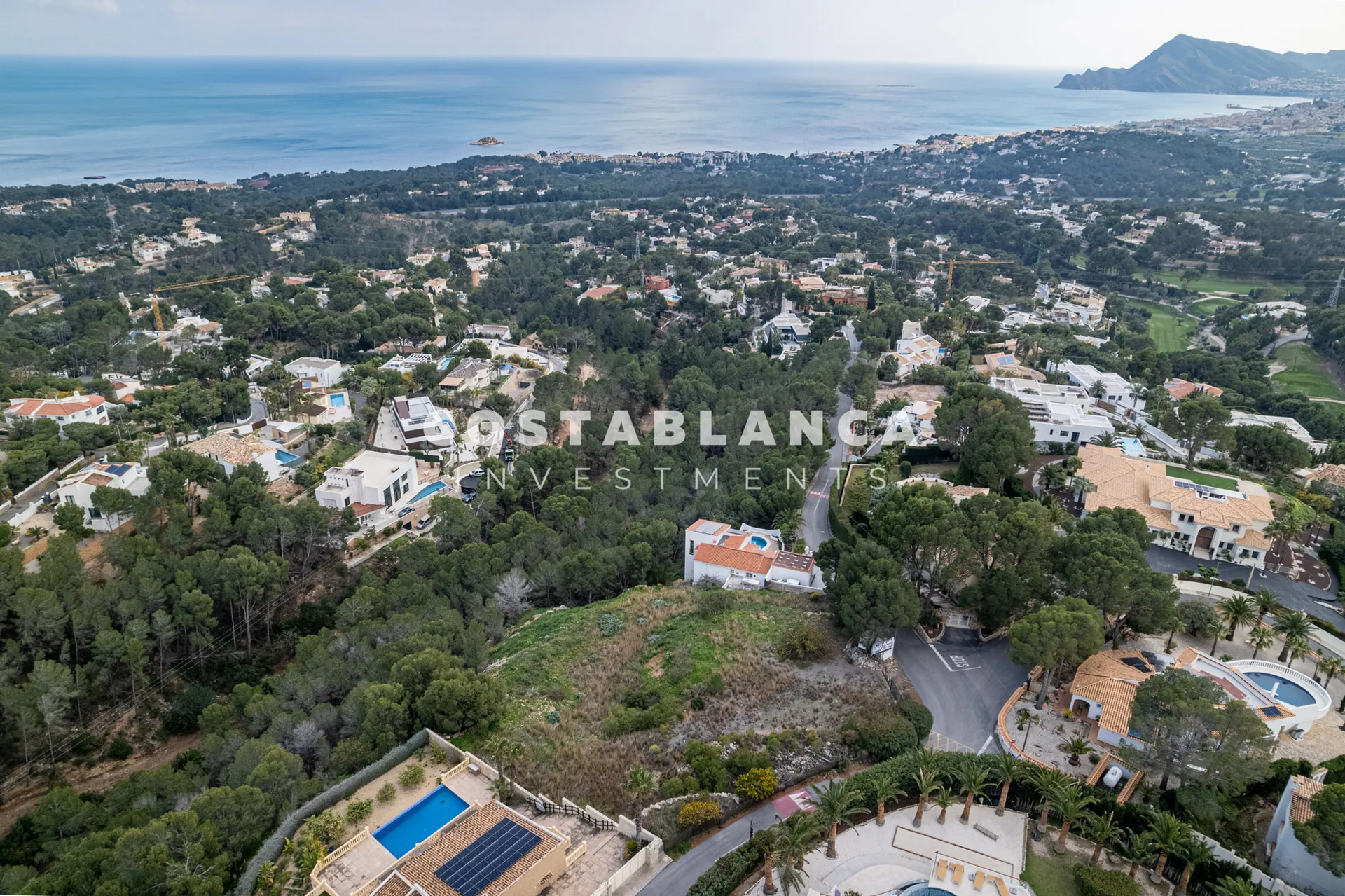 Prime perceel van 3300m2 met uitzicht op zee te koop in Altea La Vella
