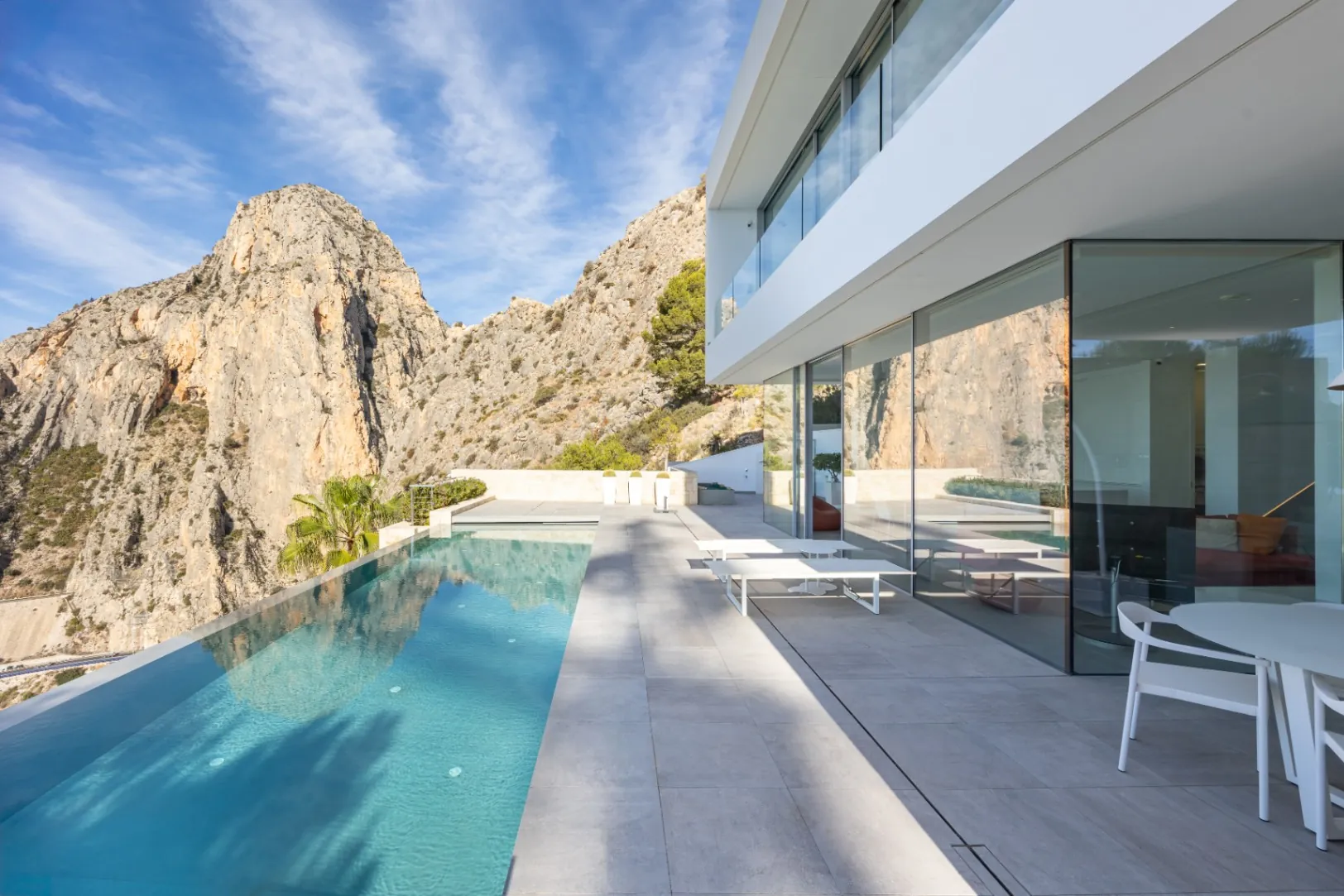 Villa moderna con vistas al mar en venta en Altea