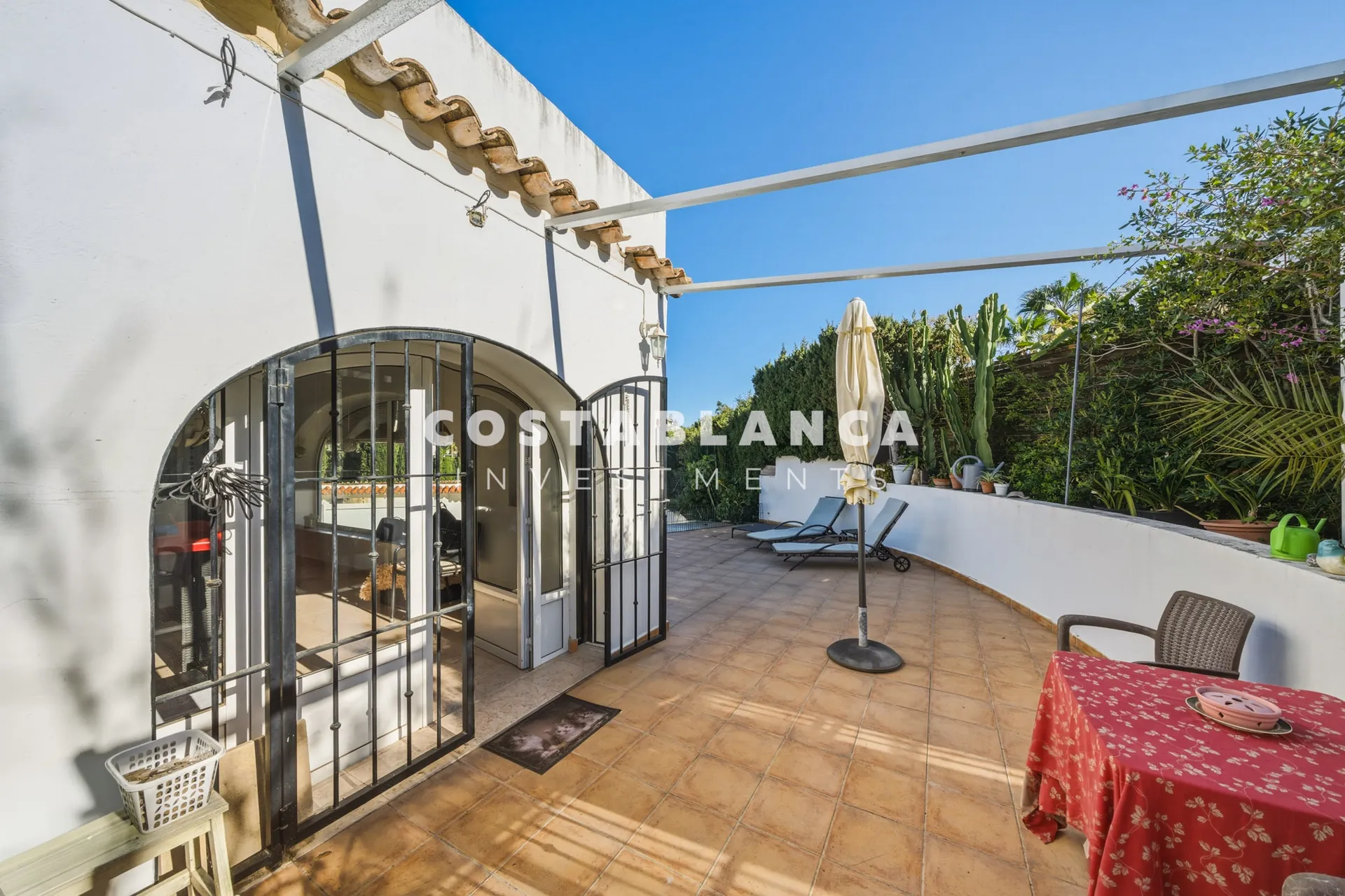 Villa avec vue sur mer et piscine couverte à vendre sur la côte de Benissa