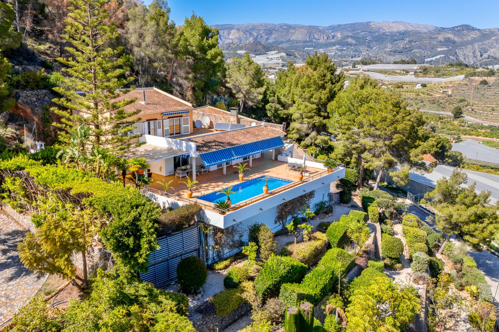 Stunning Villa Retreat Surrounded by Nature with Breathtaking Open Views for Sale In Callosa