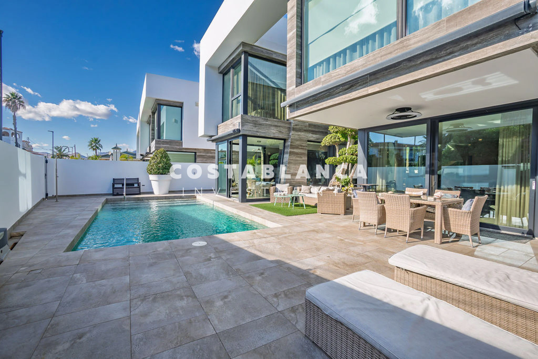 Contemporary Luxury Villa For Sale In Albir