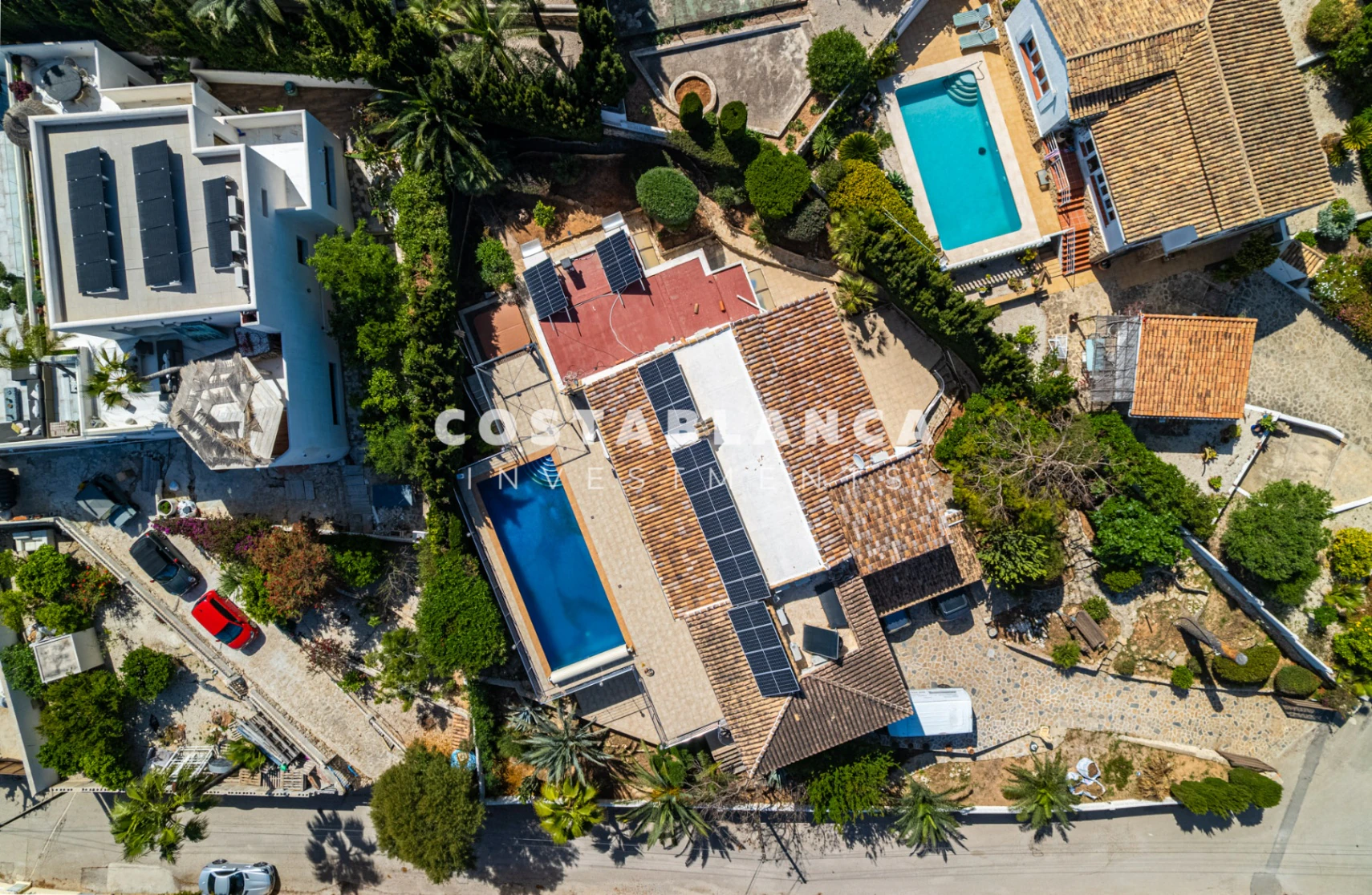 Współczesna willa w stylu śródziemnomorskim z podgrzewanym basenem i otwartymi widokami na sprzedaż w Moraira