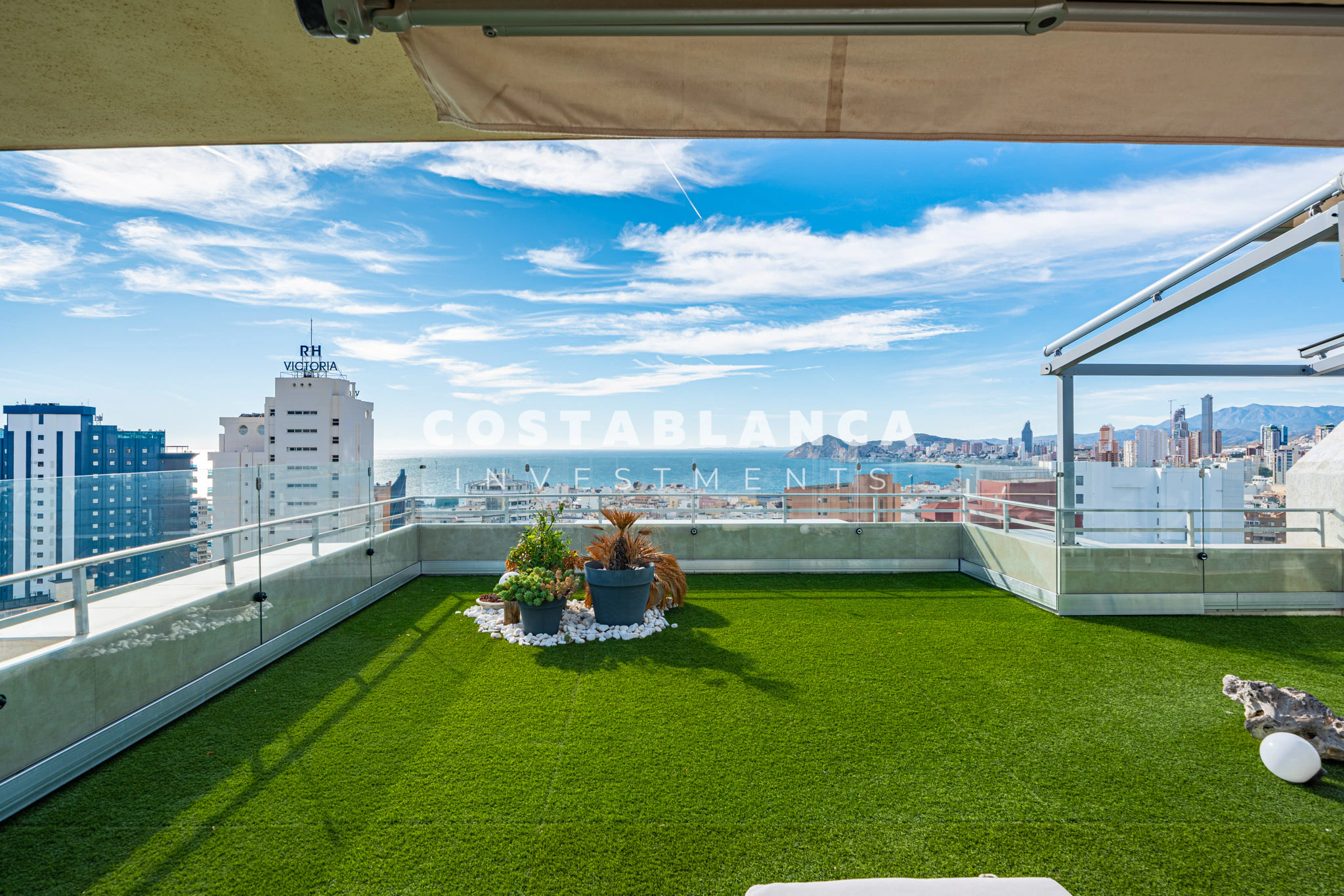 Ático de lujo cerca de las playas de Levante y Poniente en Benidorm con vistas panorámicas