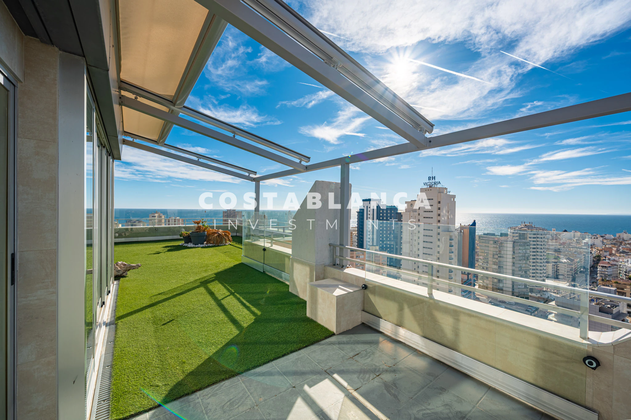 Ático de lujo cerca de las playas de Levante y Poniente en Benidorm con vistas panorámicas