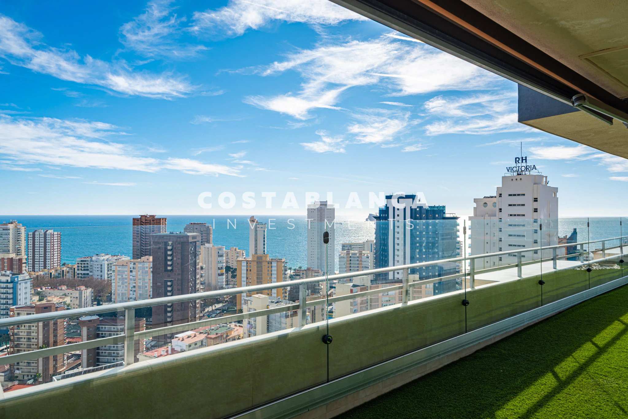 Ático de lujo cerca de las playas de Levante y Poniente en Benidorm con vistas panorámicas