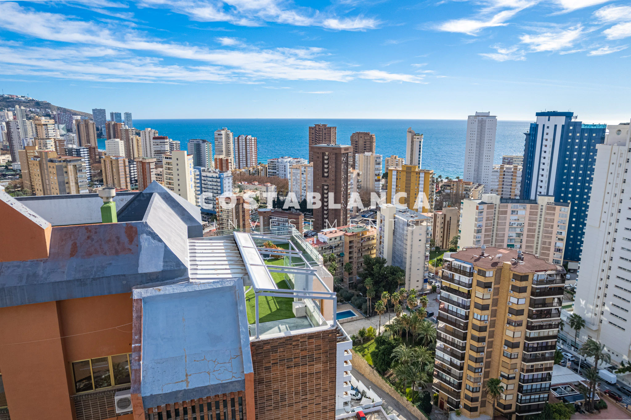 Ático de lujo cerca de las playas de Levante y Poniente en Benidorm con vistas panorámicas
