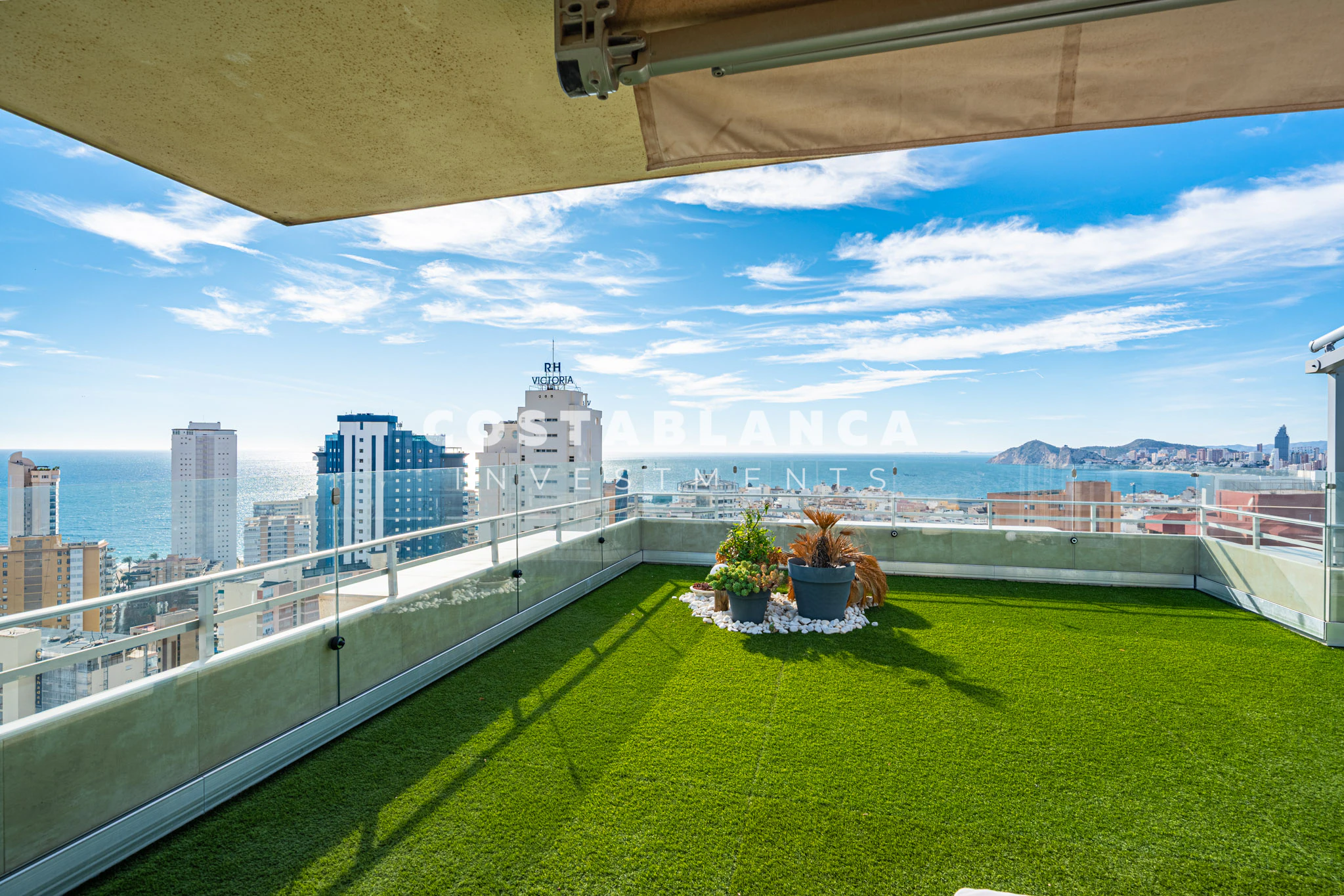 Ático de lujo cerca de las playas de Levante y Poniente en Benidorm con vistas panorámicas
