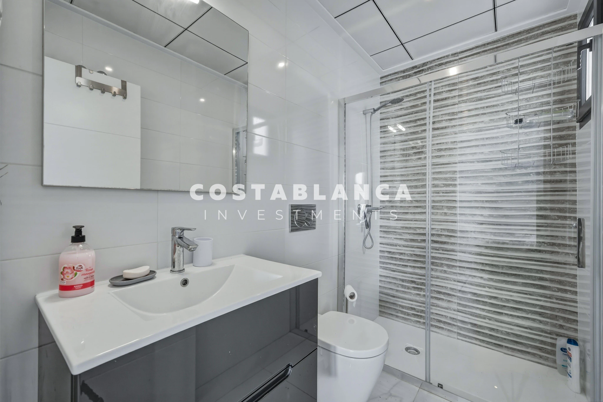 Modern Semi-Detached Villa with Communal Pool for sale in Polop