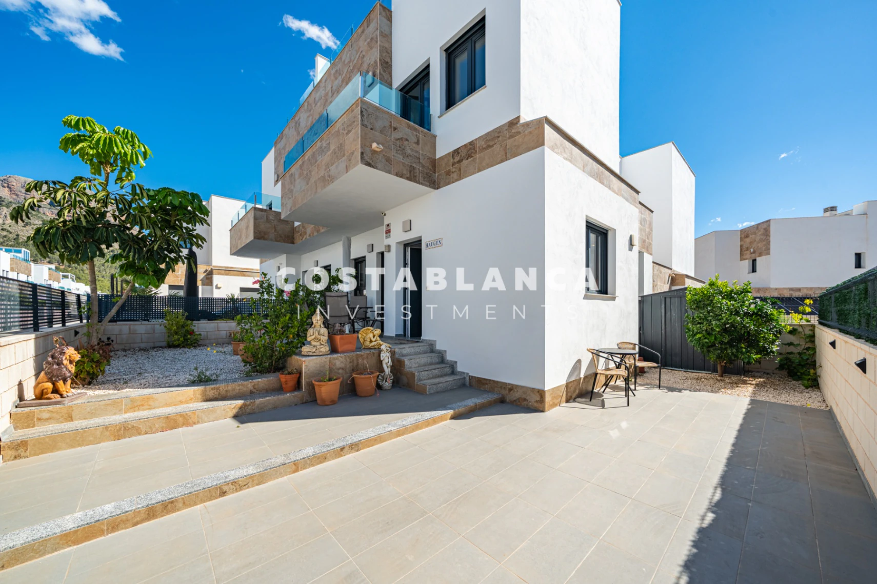 Modern Semi-Detached Villa with Communal Pool for sale in Polop
