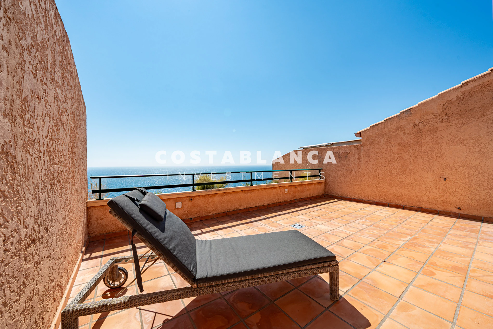 First-line duplex with panoramic sea views for sale in Mascarat
