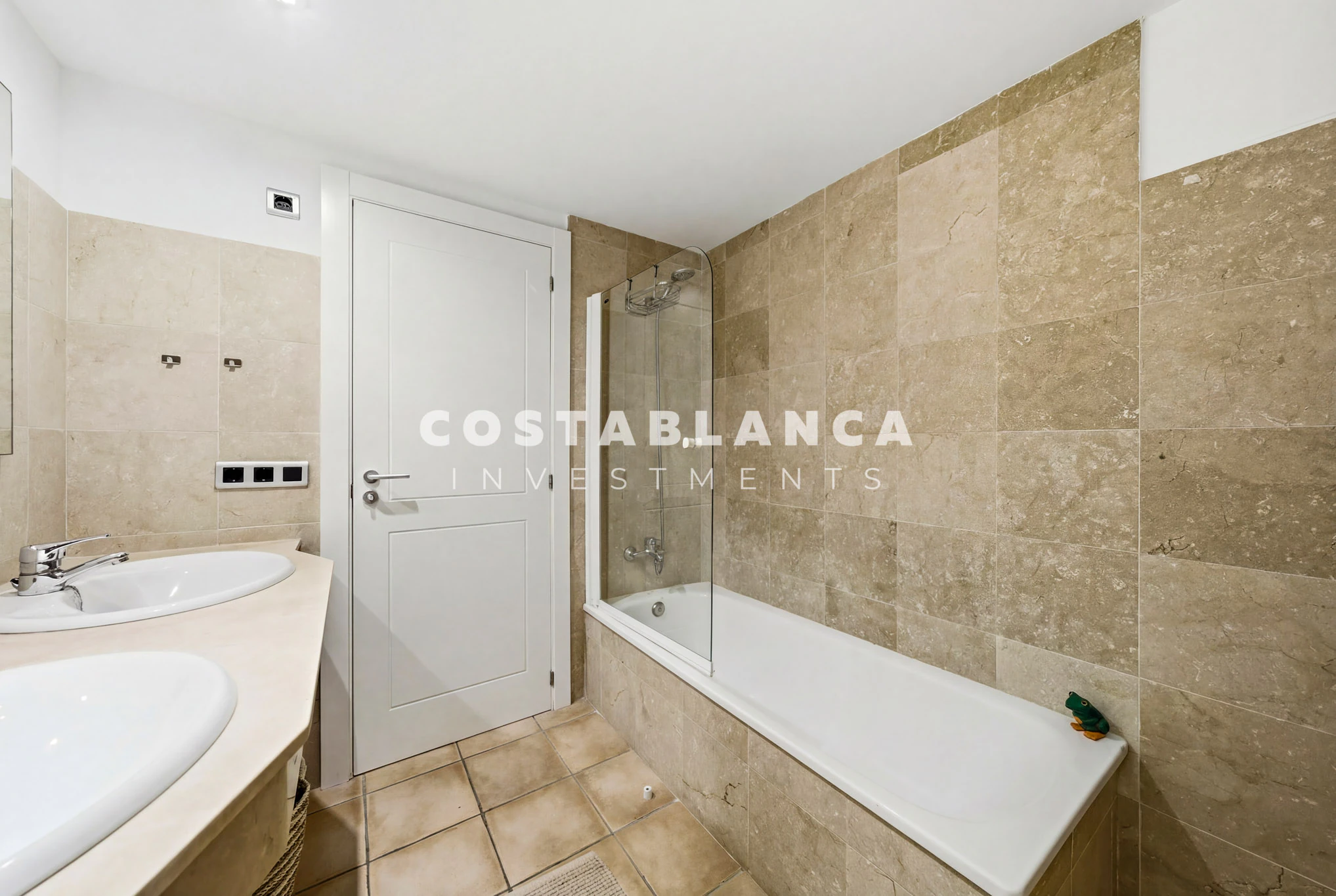 First-line duplex with panoramic sea views for sale in Mascarat