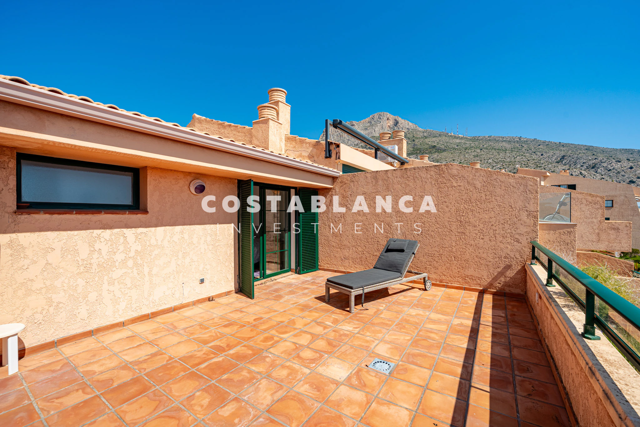 First-line duplex with panoramic sea views for sale in Mascarat