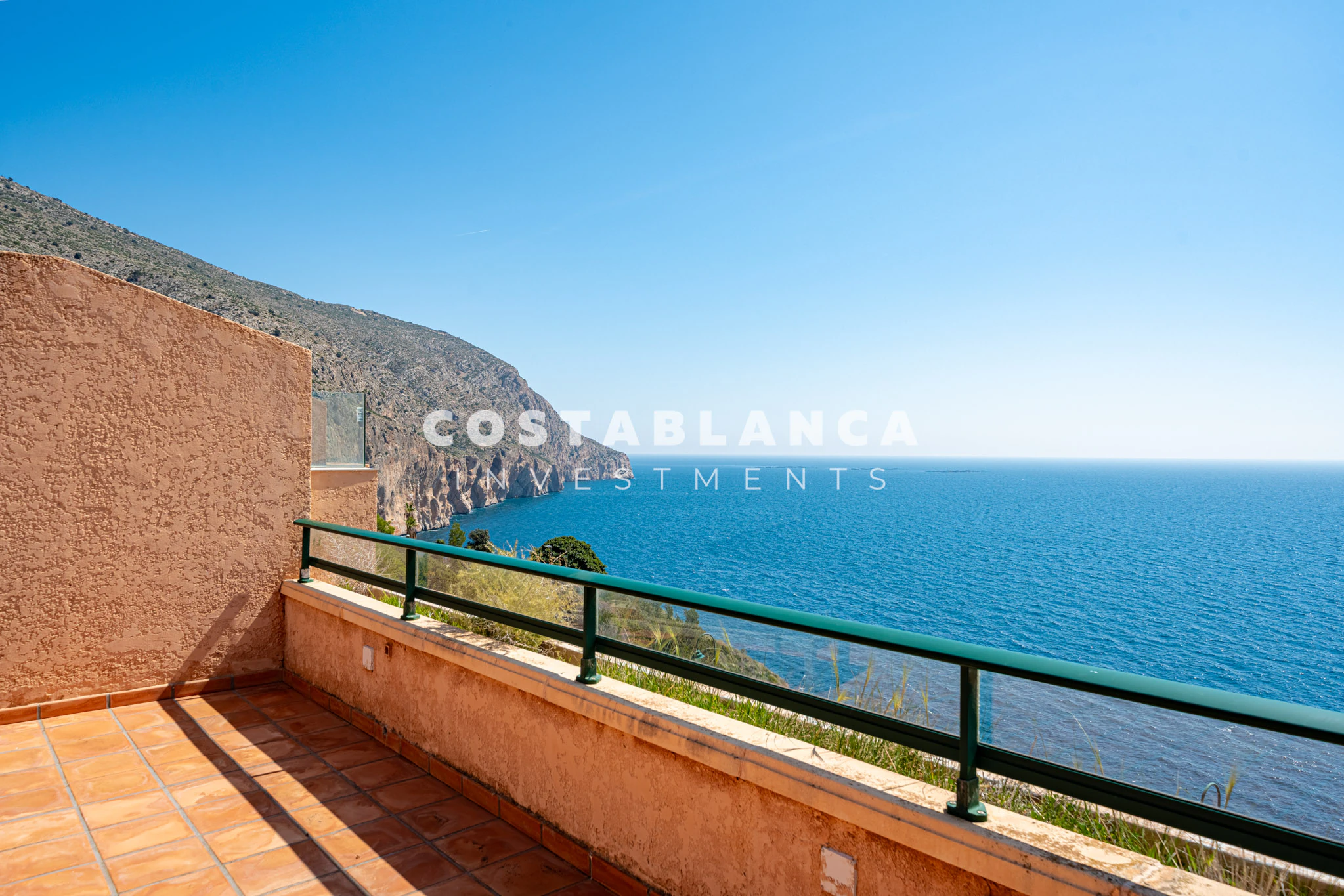 First-line duplex with panoramic sea views for sale in Mascarat