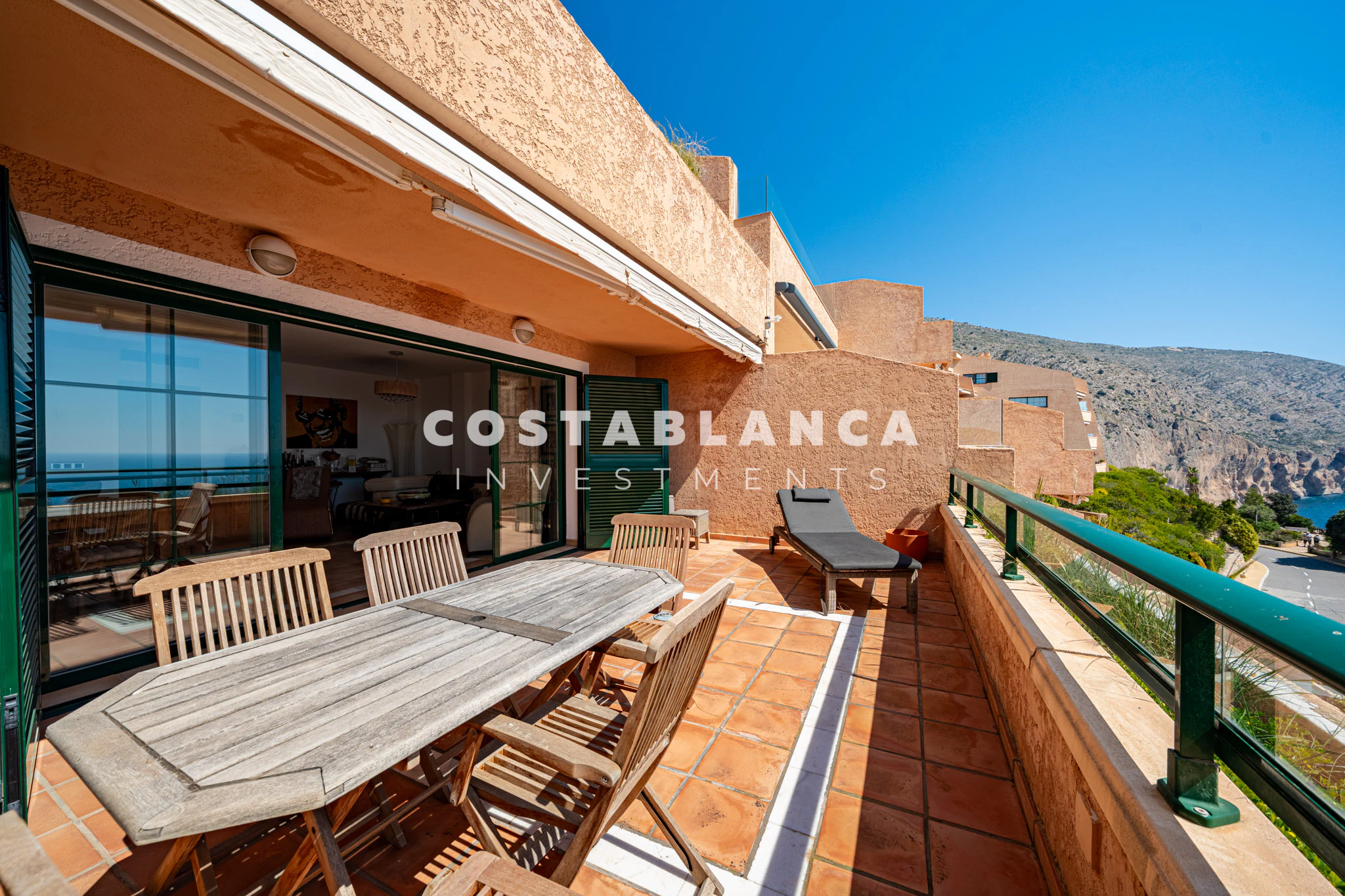 First-line duplex with panoramic sea views for sale in Mascarat