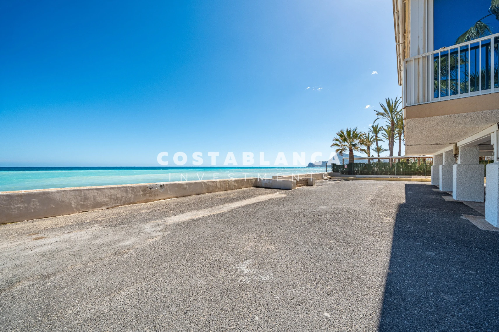 Renovated Studio with Sea Views and Direct Beach Access in Altea