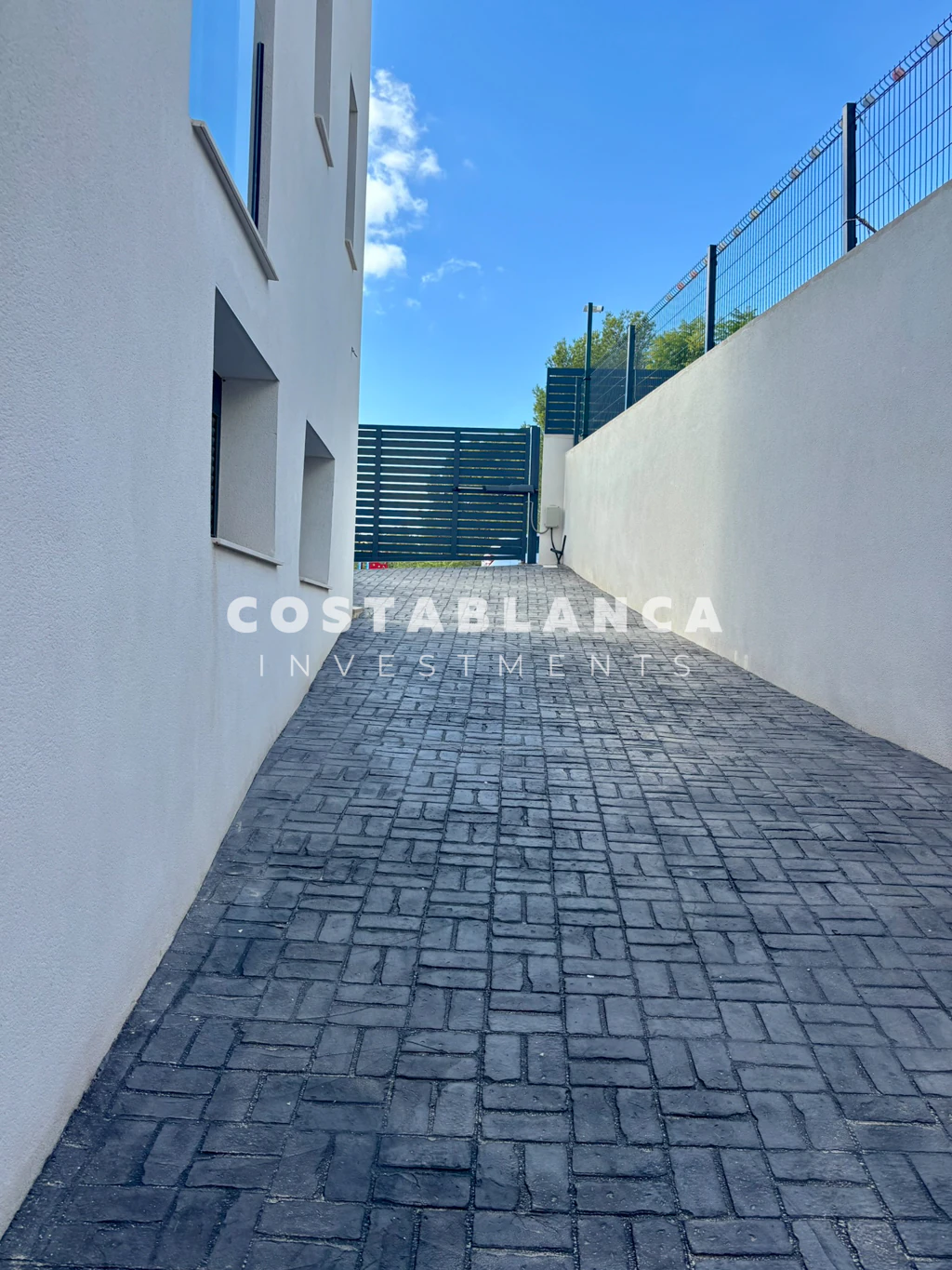 Luxury Contemporary Villa with Sea Views for sale in Polop