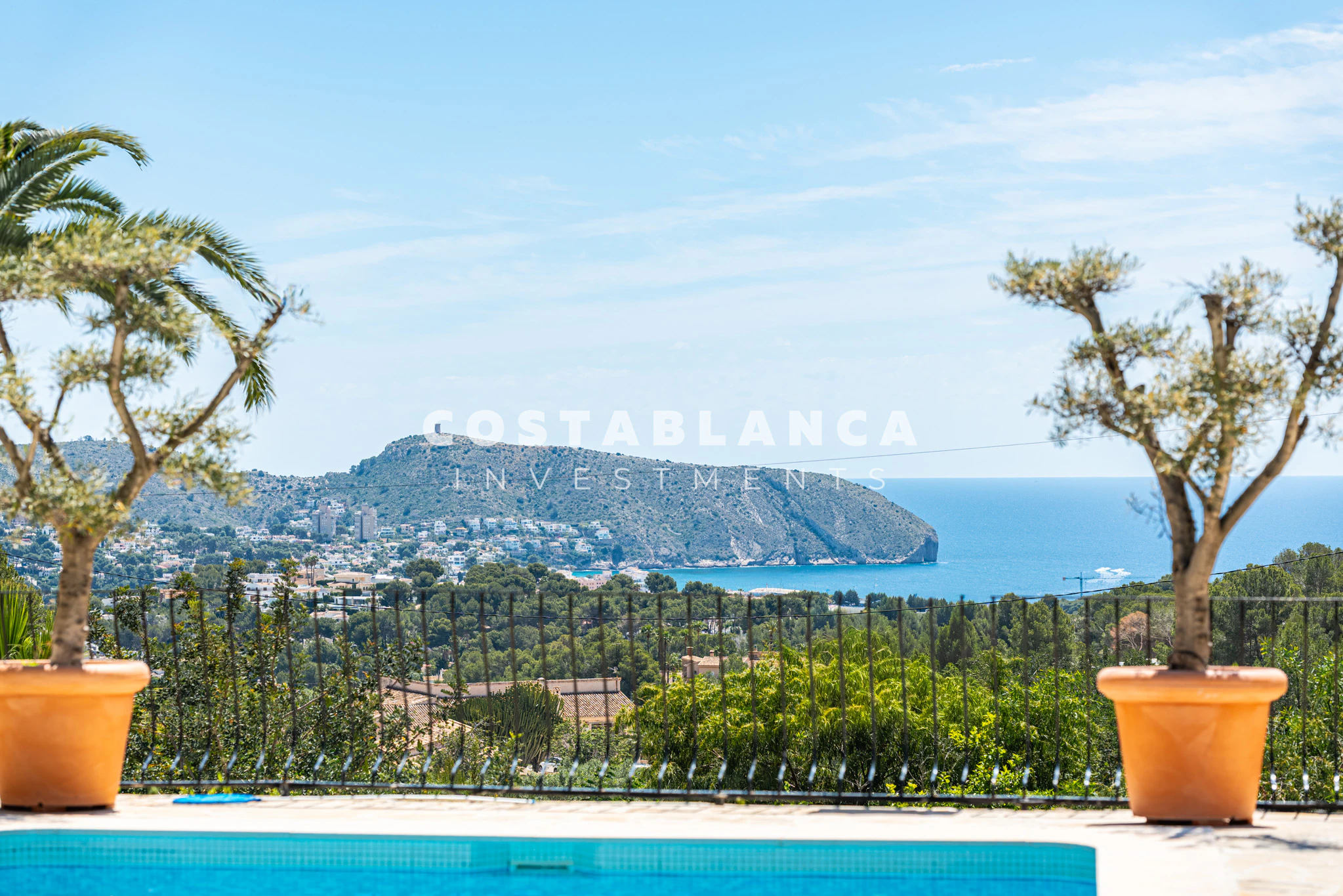 Villa moderne à Moraira avec vue dégagée sur la mer et terrain double