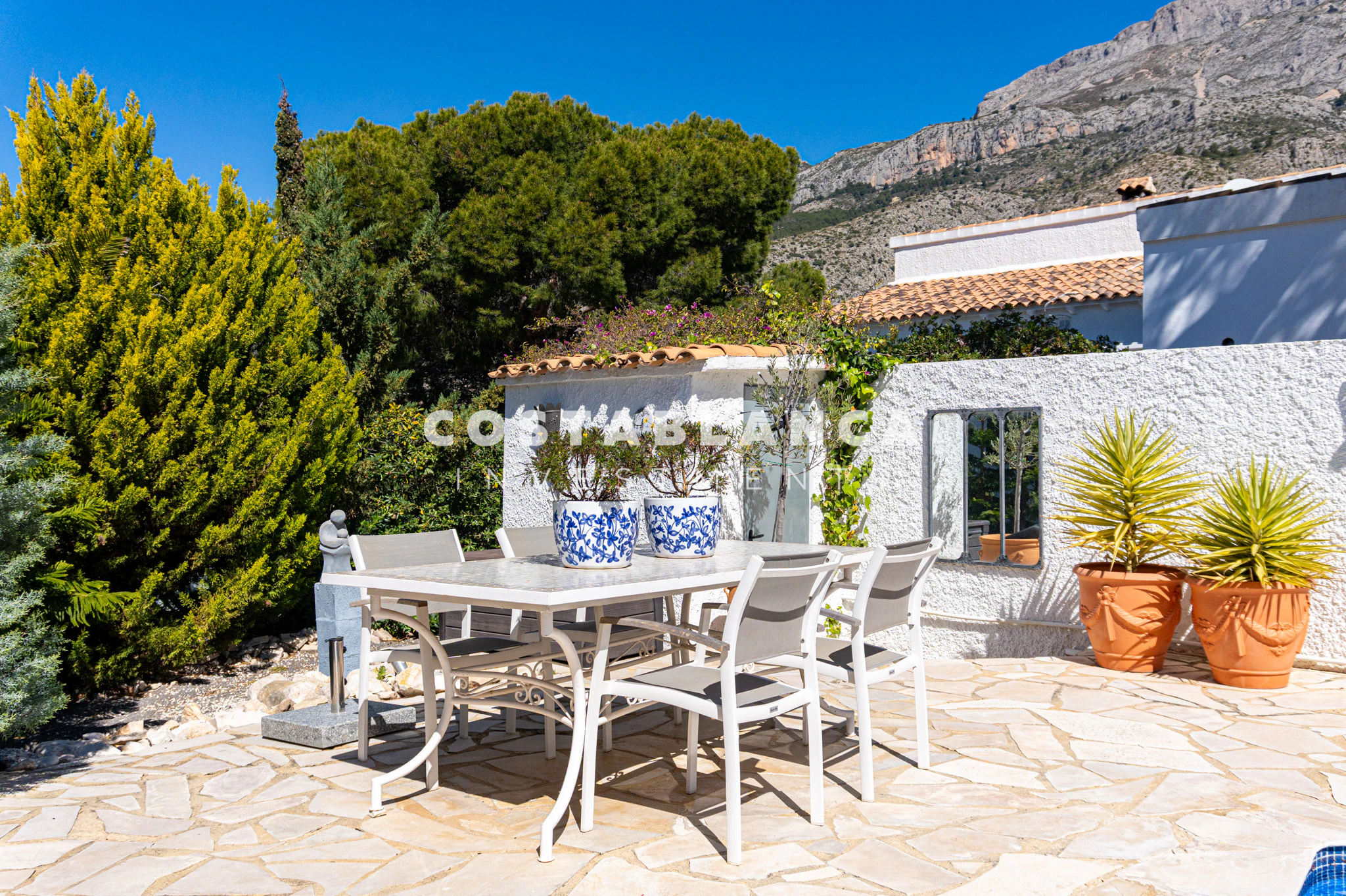 Peaceful Mediterranean Villa with Flat Plot and Open Views for sale in Altea