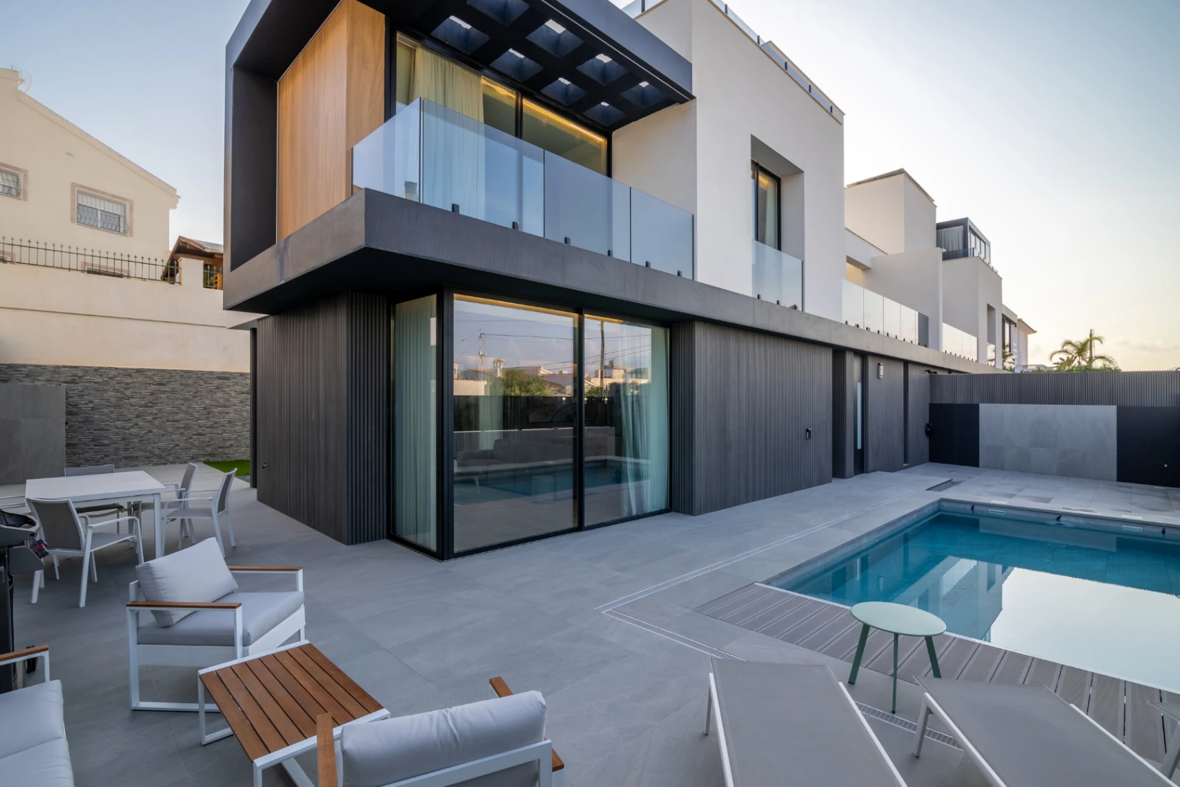 Villa moderne neuve à vendre à Albir avec piscine d’eau salée
