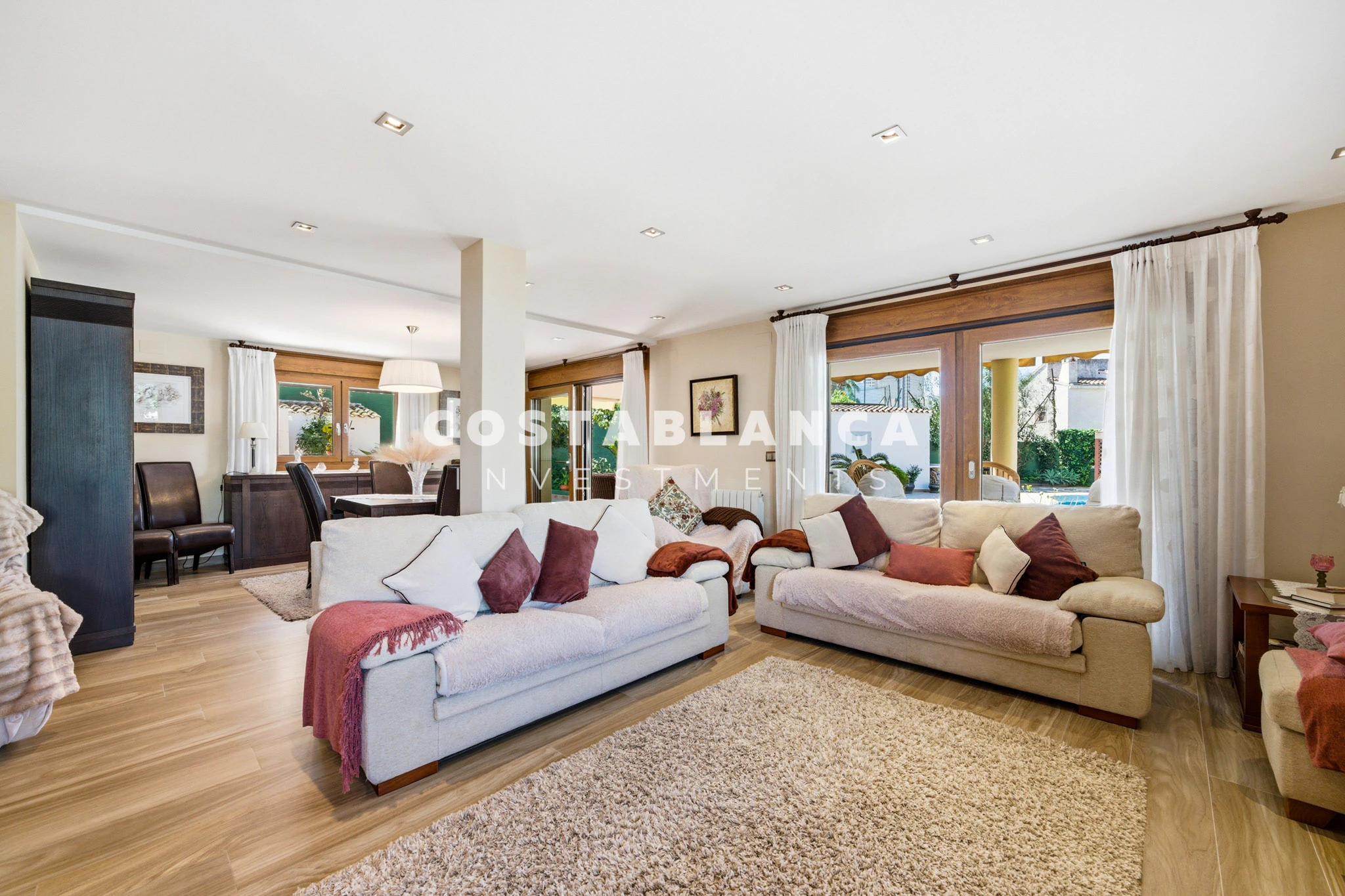 Luxuriöse mediterrane Villa zum Verkauf in Benidorm mit Garten, Terrassen und Privatsphäre