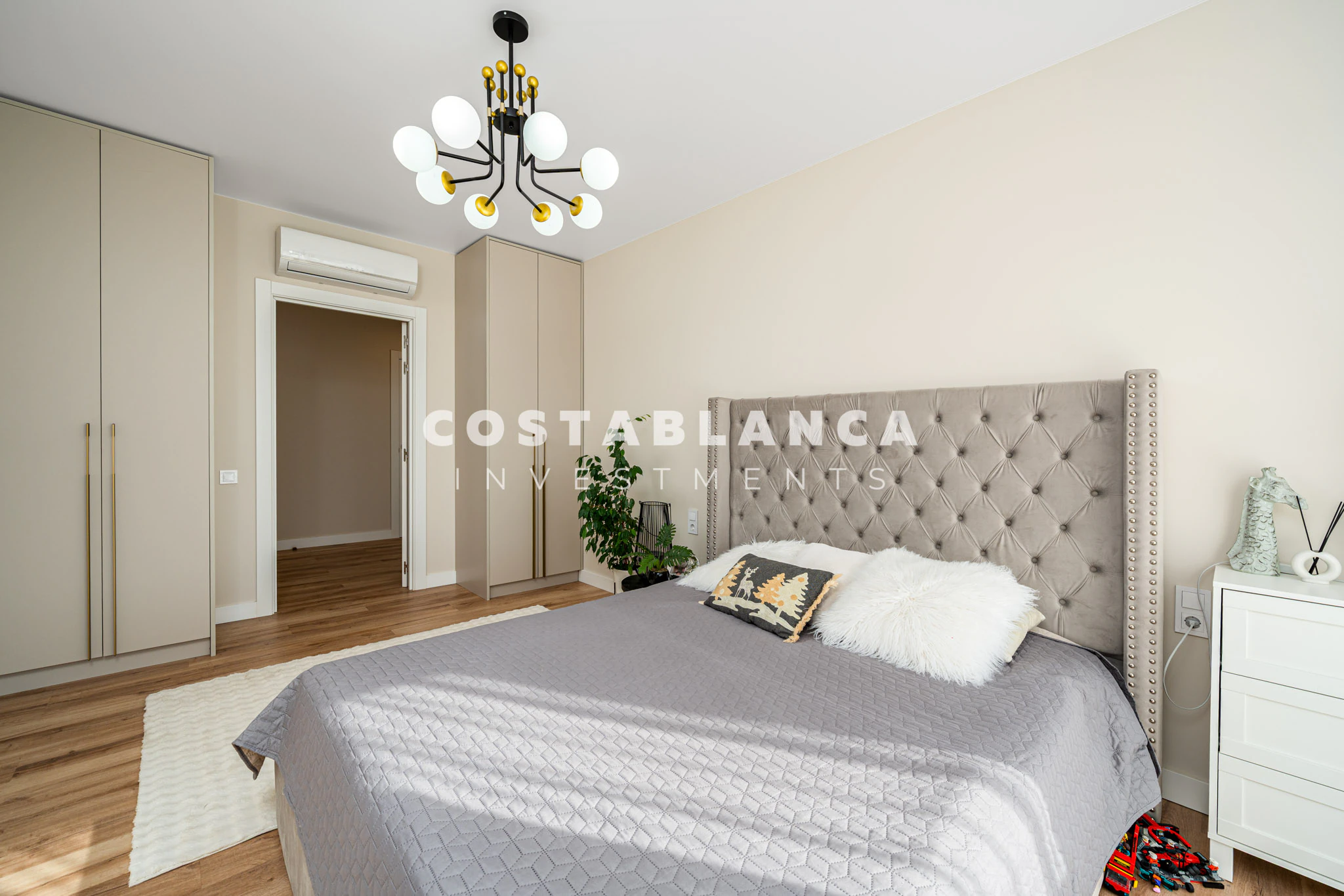 Villa moderne élégante avec piscine privée et suite principale à vendre à Calpe