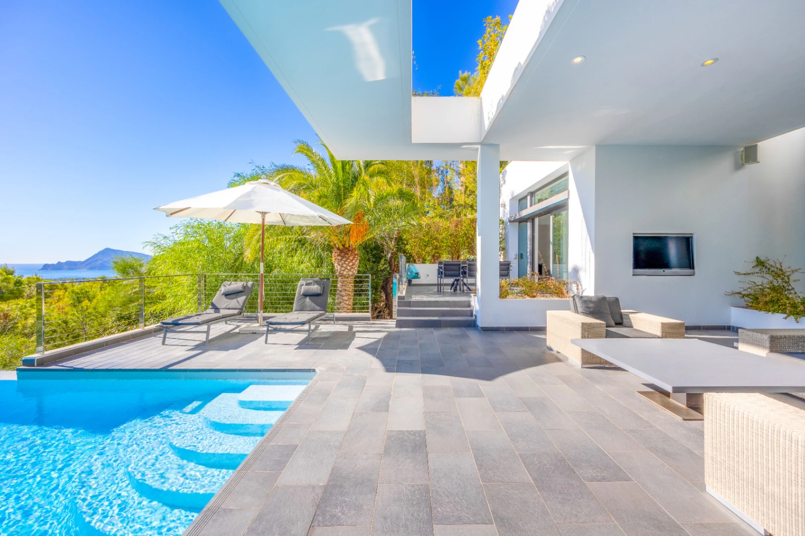 Exclusive Villa in Altea La Vella with a Roof deck and sea Views for sale