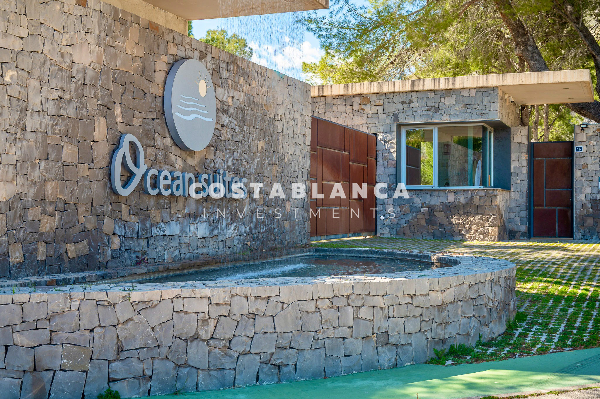 Luxury Penthouse with Panoramic Sea & Mountain Views for sale in Altea La Vella