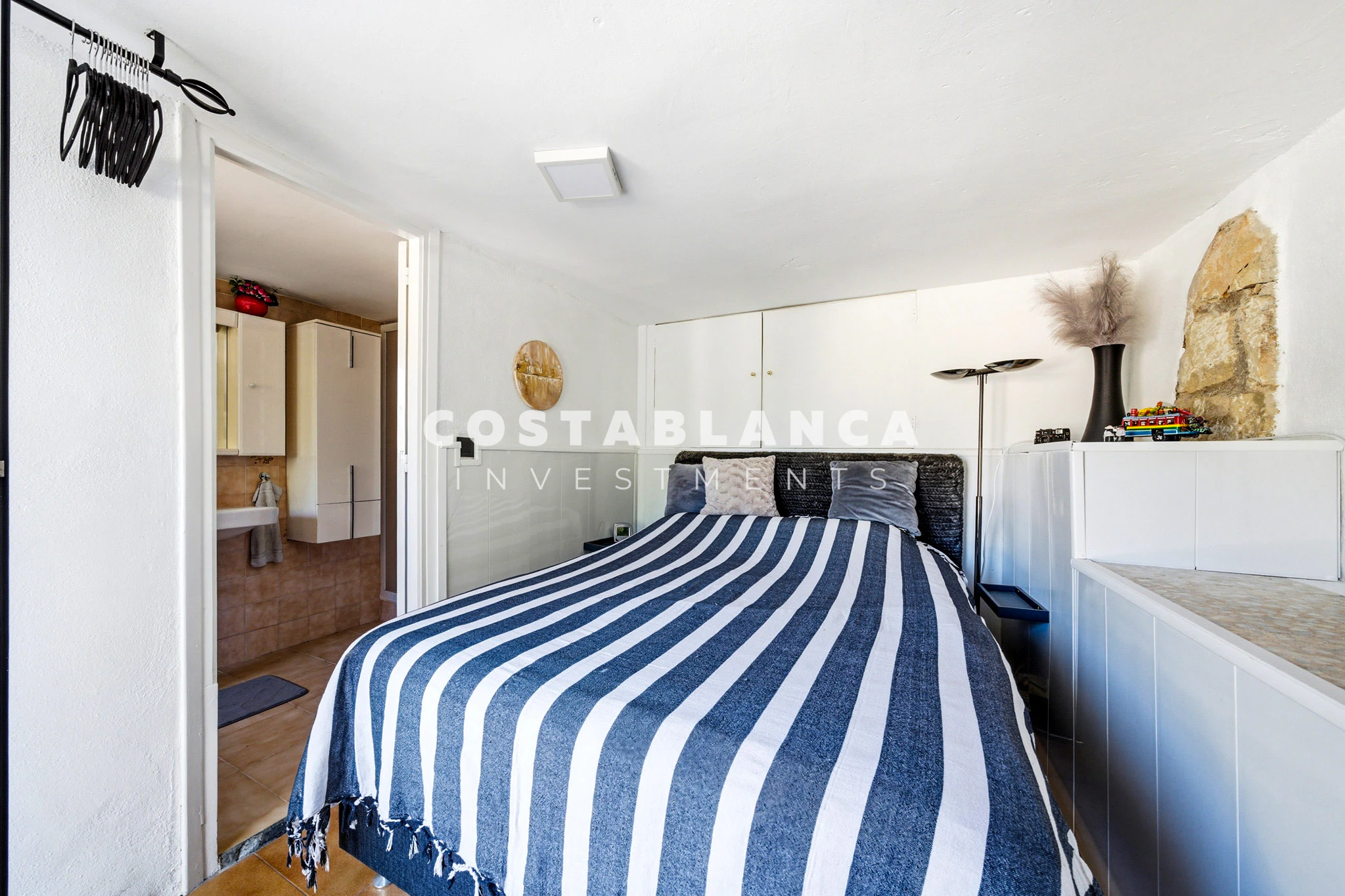 Peaceful Mediterranean Villa with Flat Plot and Open Views for sale in Altea