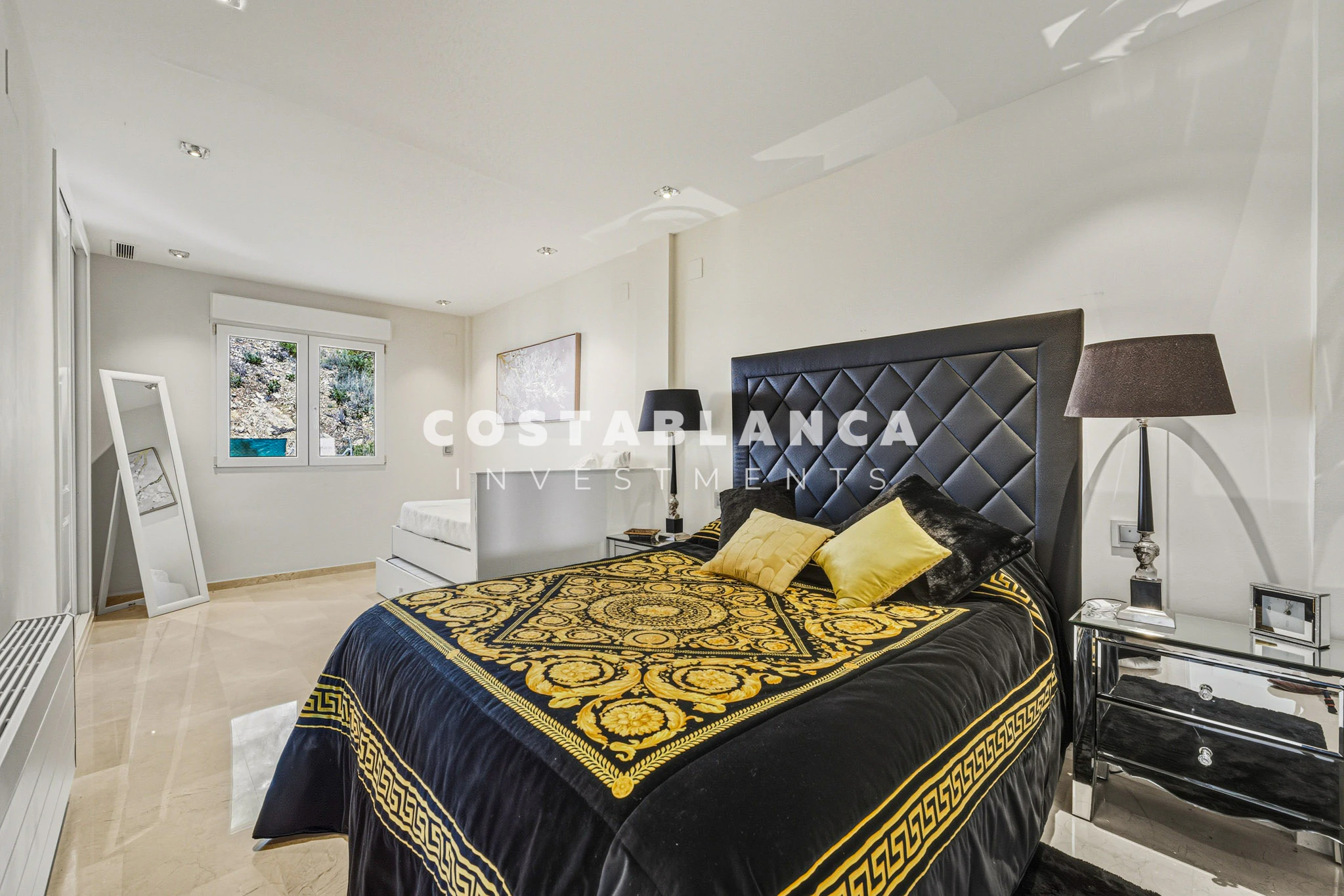 Luksusowe mieszkanie z panoramicznymi widokami i tarasem w Altea Hills