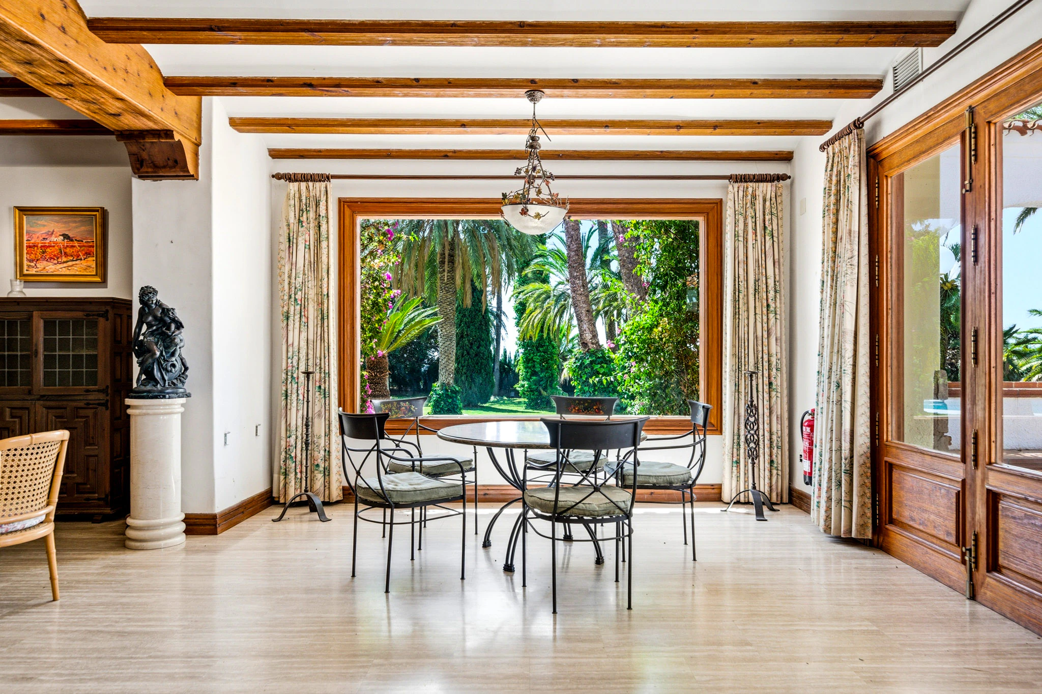Exclusive Mediterranean Estate with Vineyards and Lakes for sale in Novelda