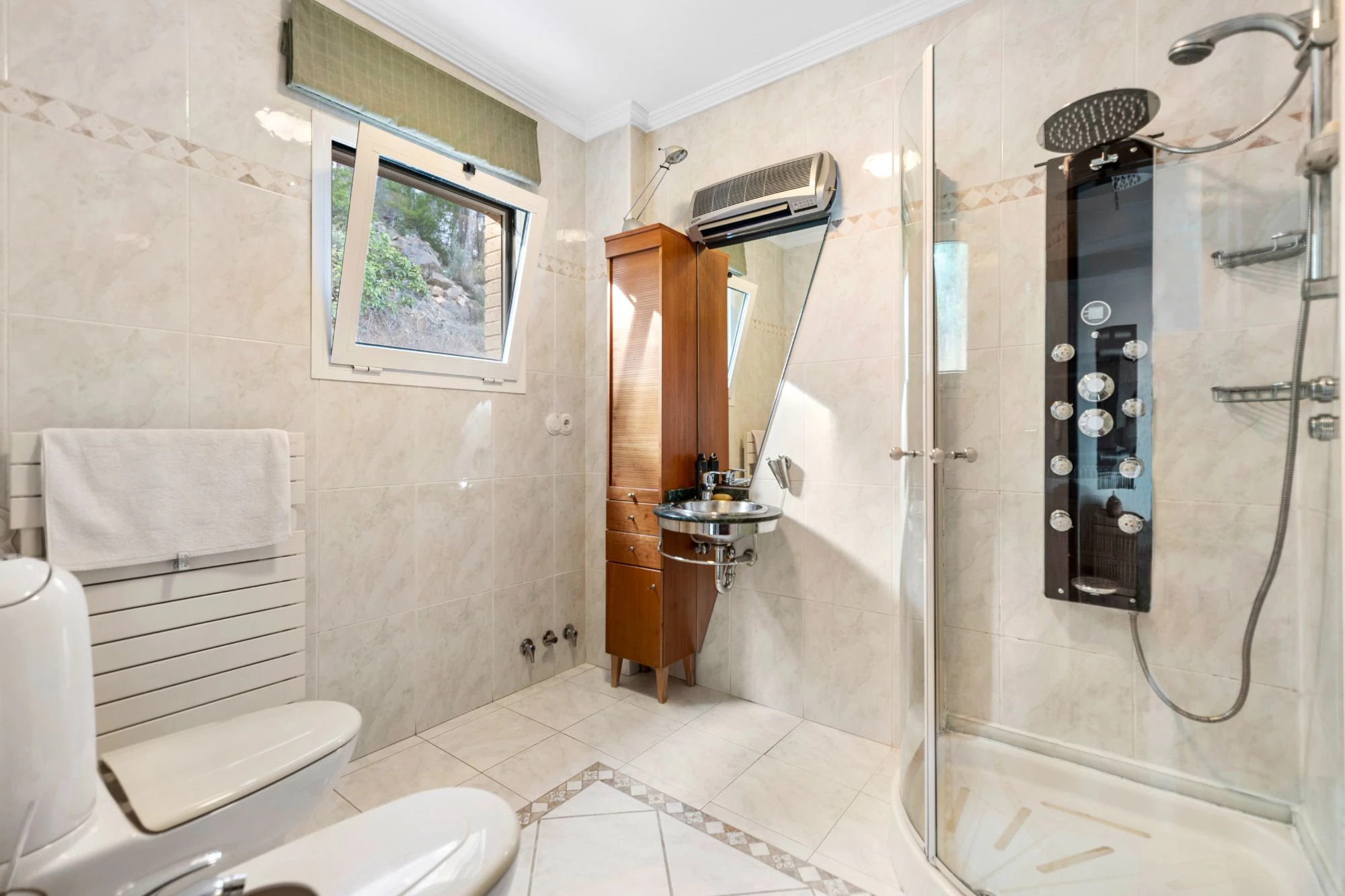Stunning Villa Retreat Surrounded by Nature with Breathtaking Open Views for Sale In Callosa